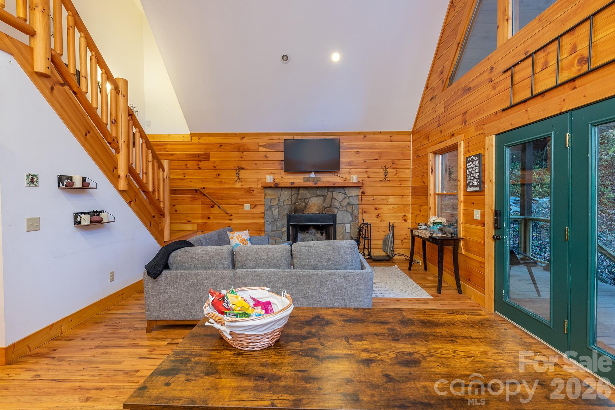 100 Candlemaker Trail — Maggie Valley