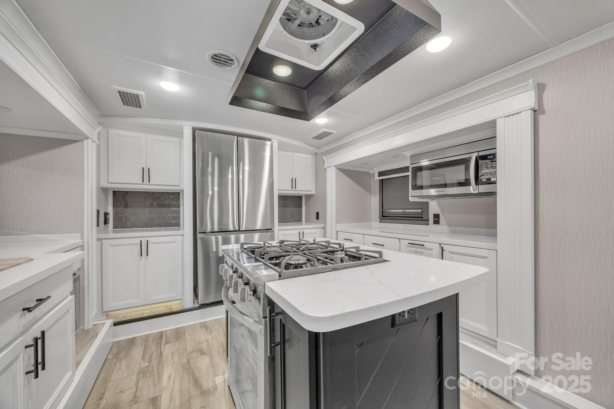 177 Finch Way — West Jefferson
