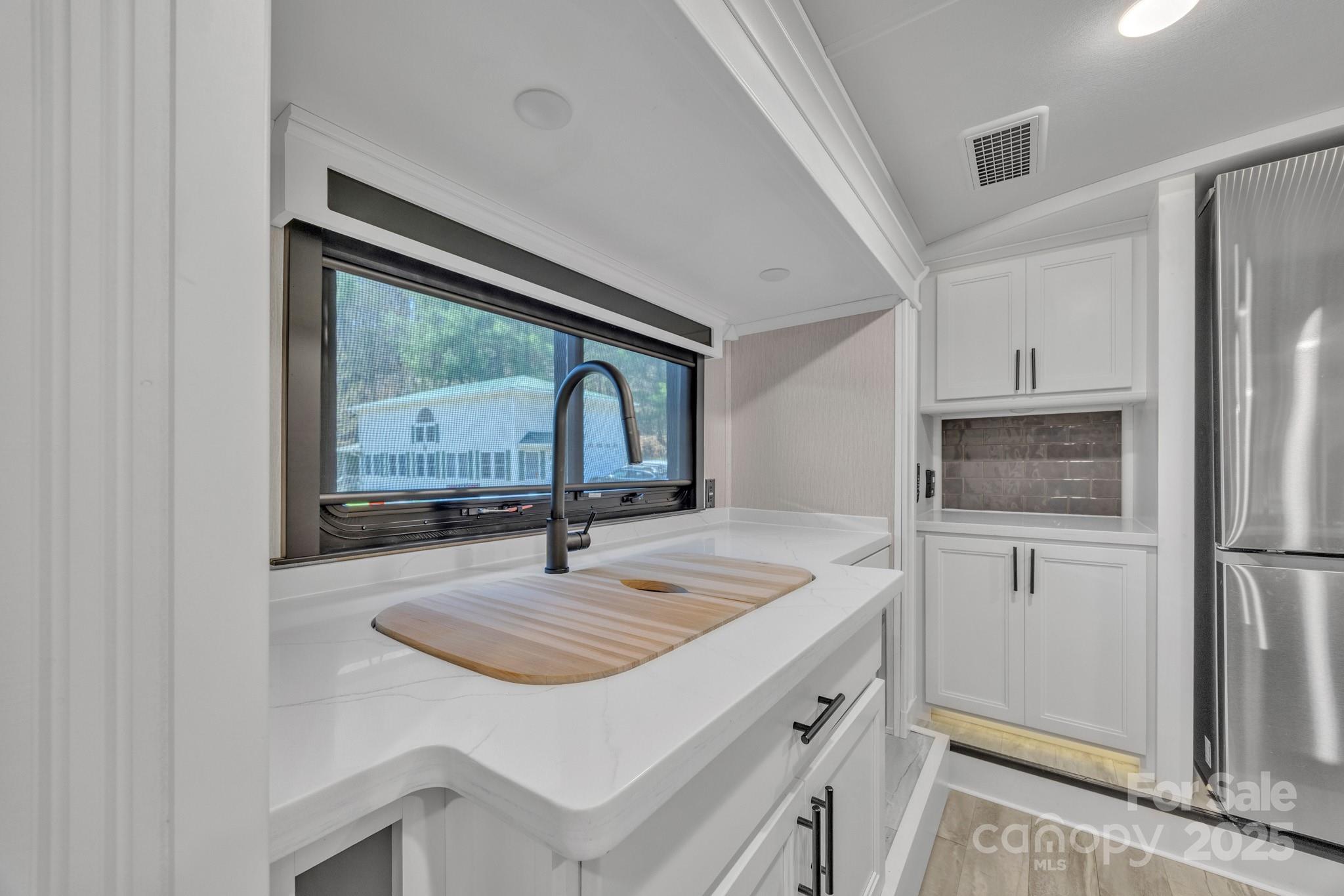 177 Finch Way — West Jefferson