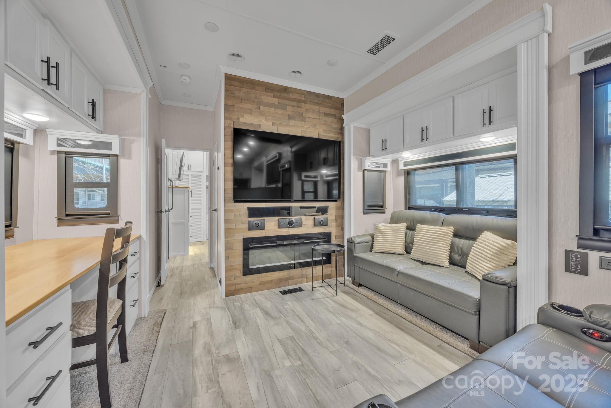 177 Finch Way — West Jefferson