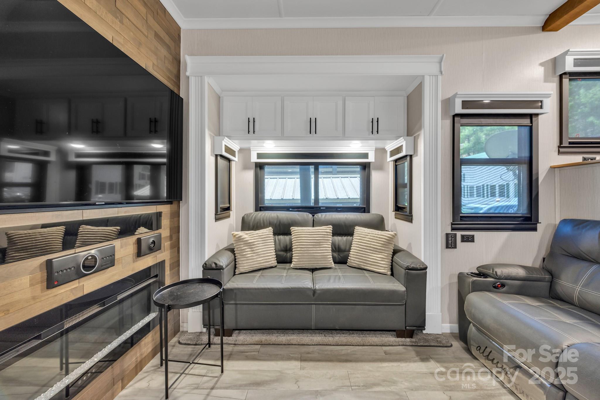 177 Finch Way — West Jefferson