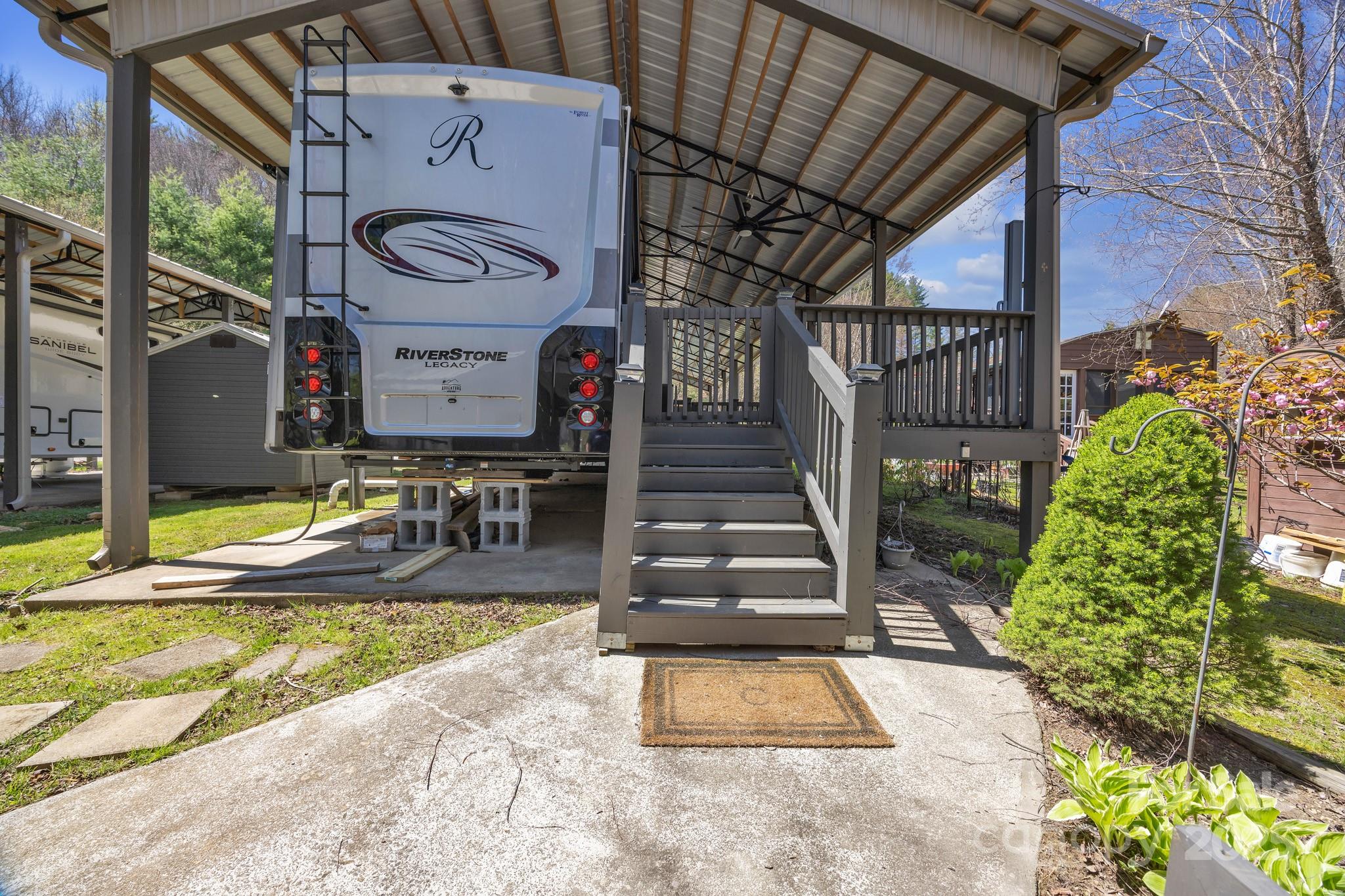 195 Finch Way #7 — West Jefferson