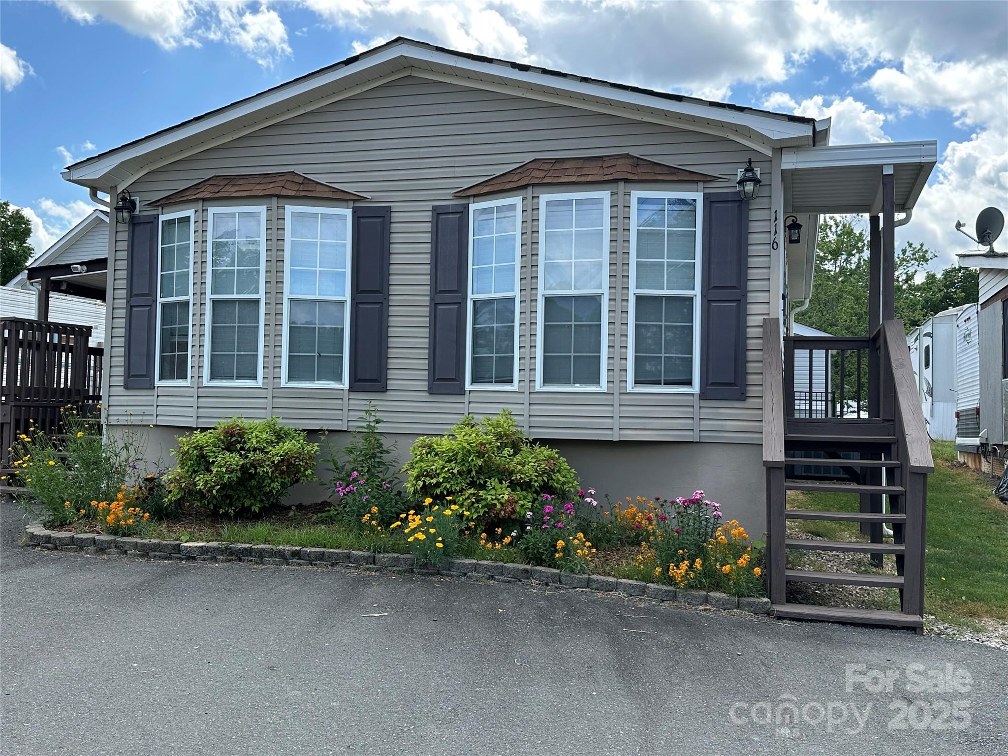116 Dove Lane — New London