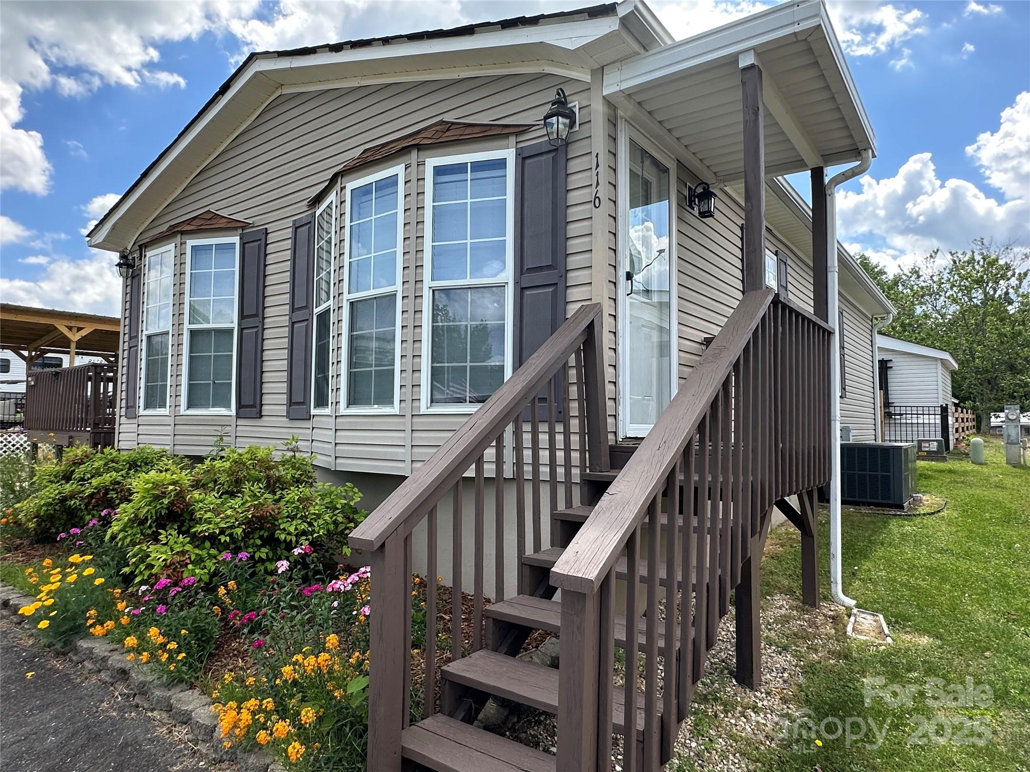 116 Dove Lane — New London