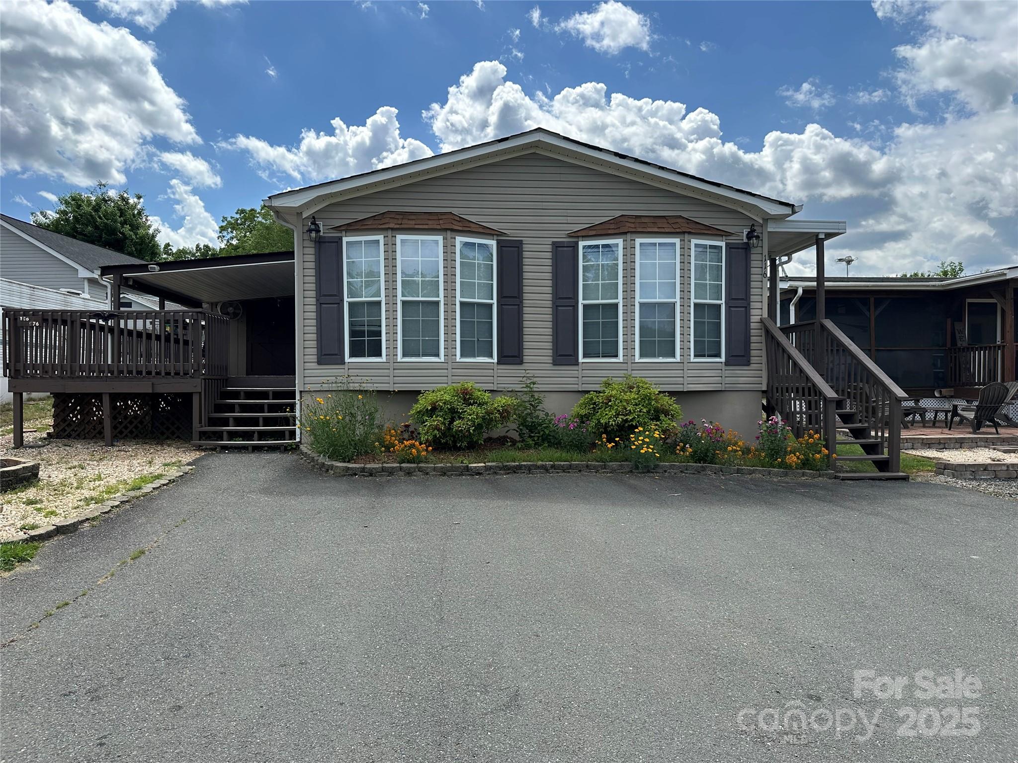 116 Dove Lane — New London