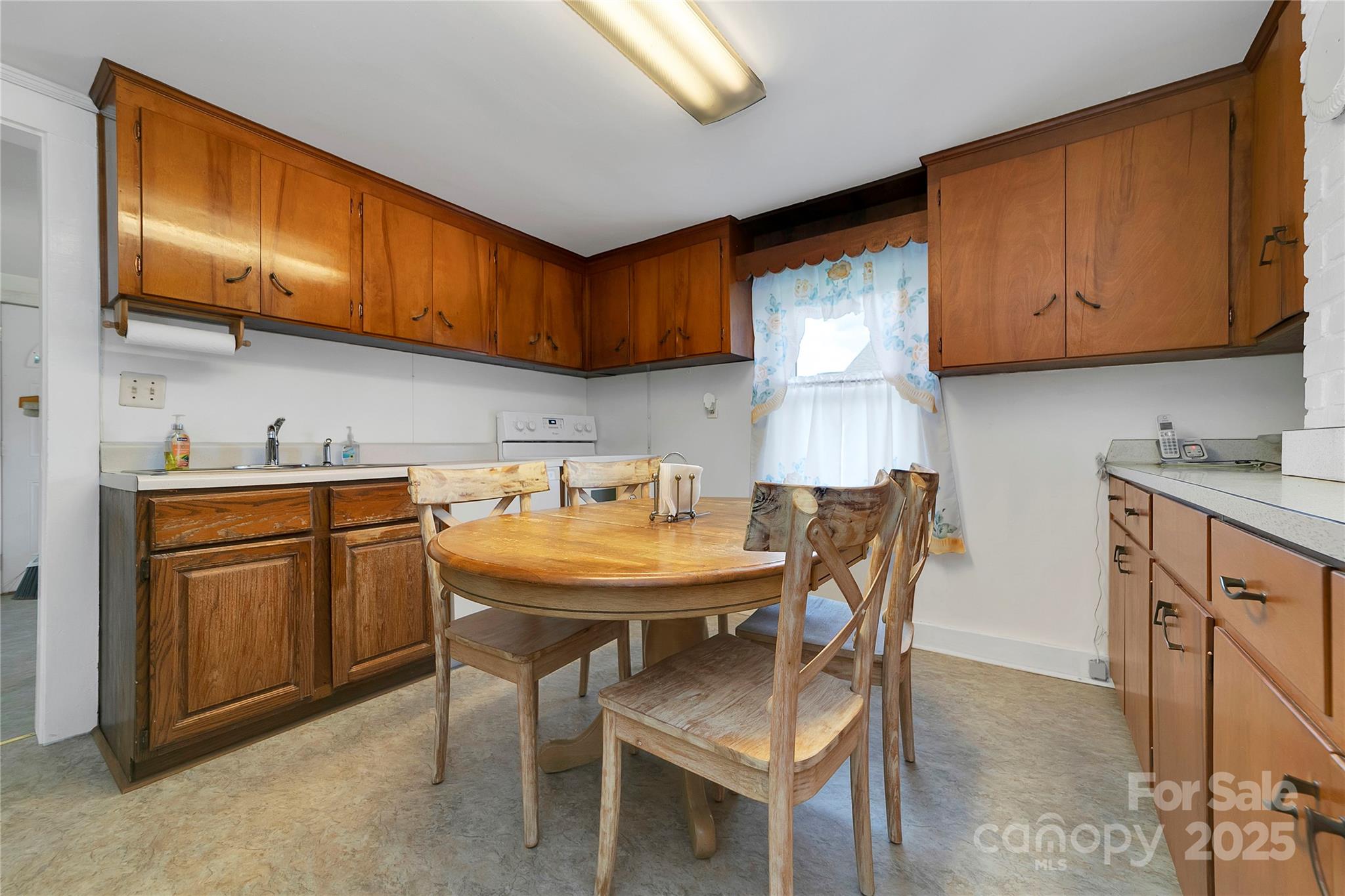 128 Summit Avenue — Brevard