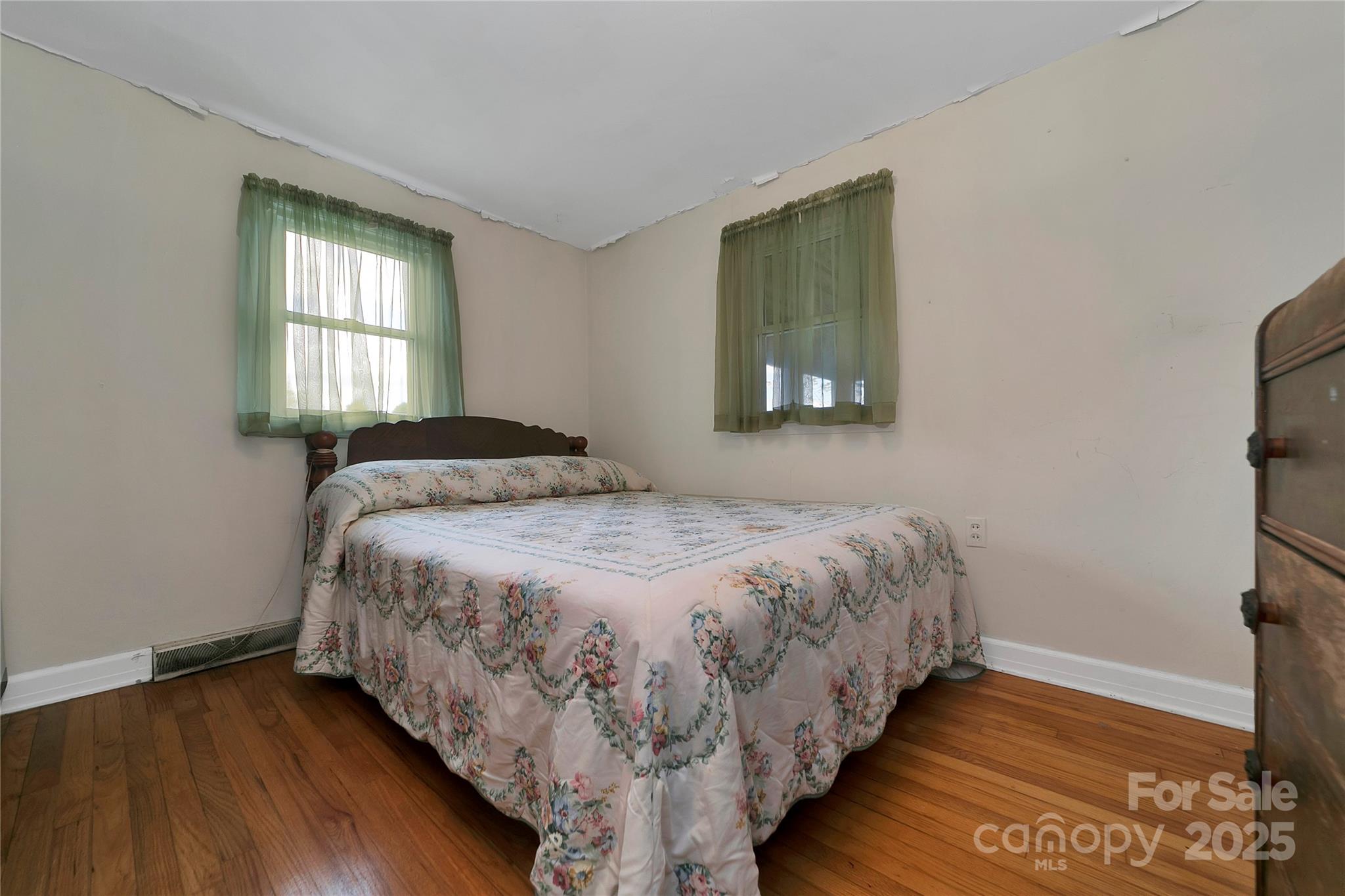 128 Summit Avenue — Brevard