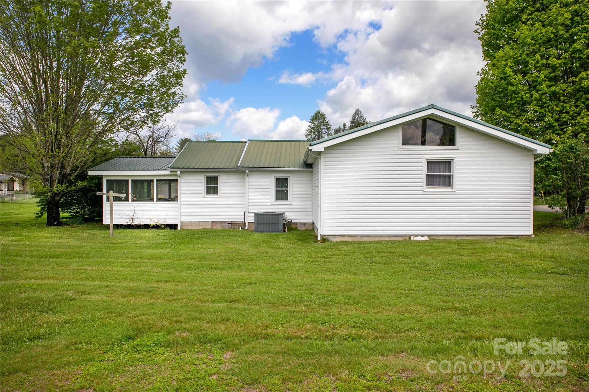 128 Summit Avenue — Brevard