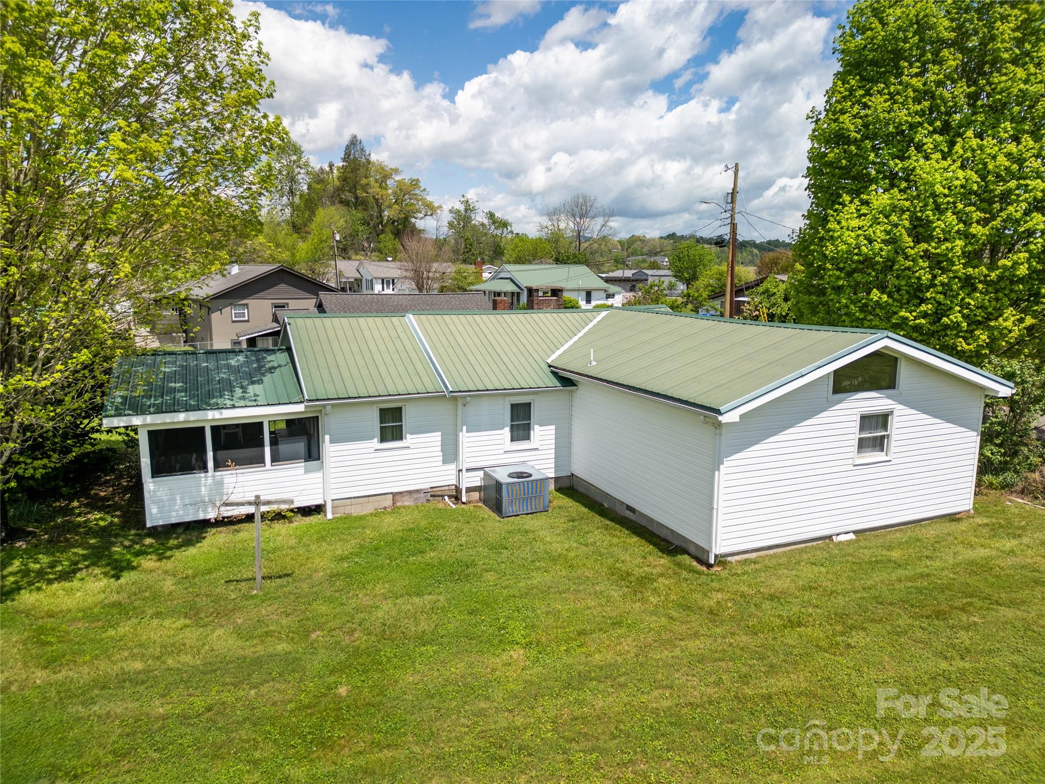 128 Summit Avenue — Brevard