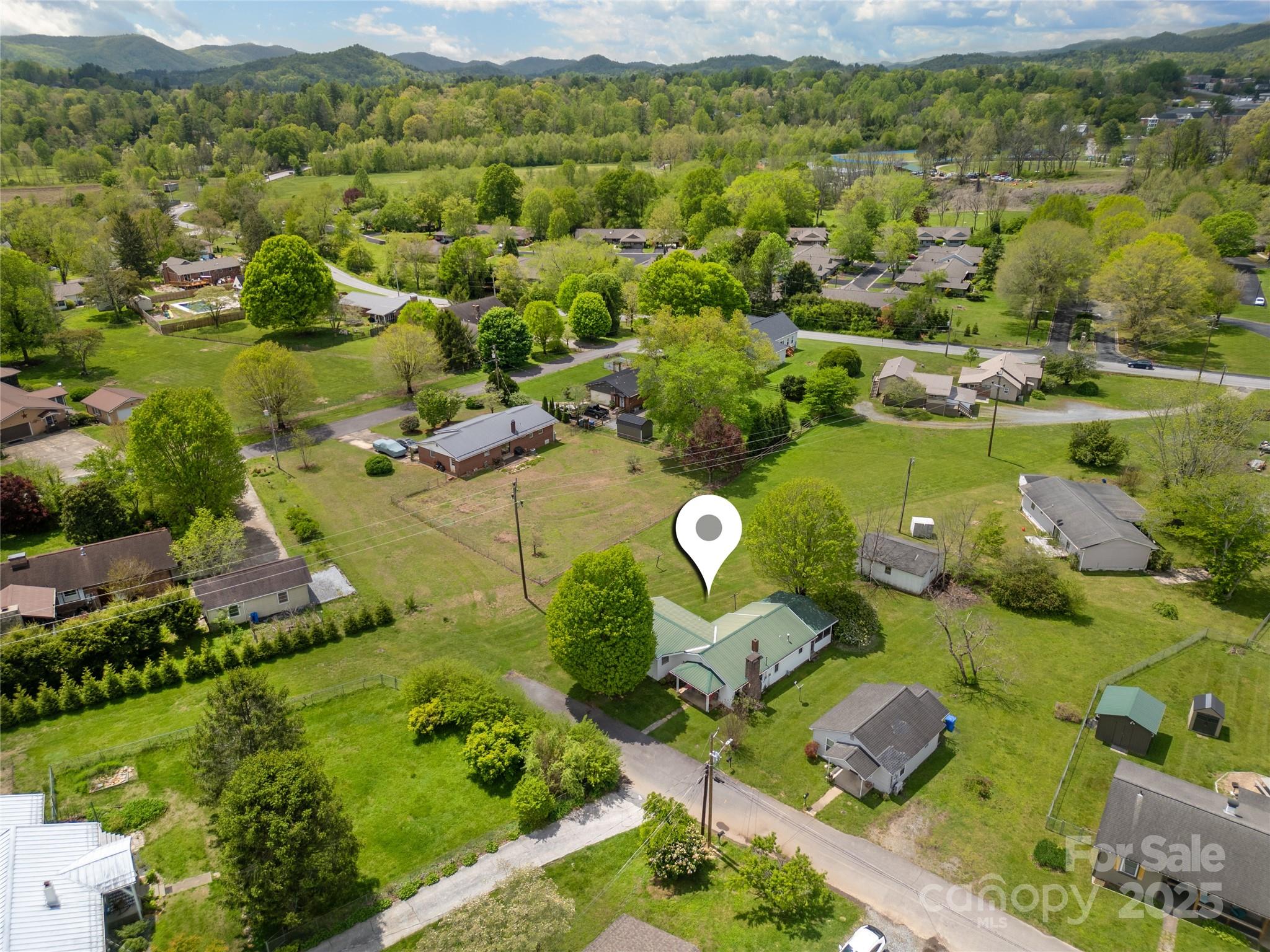 128 Summit Avenue — Brevard