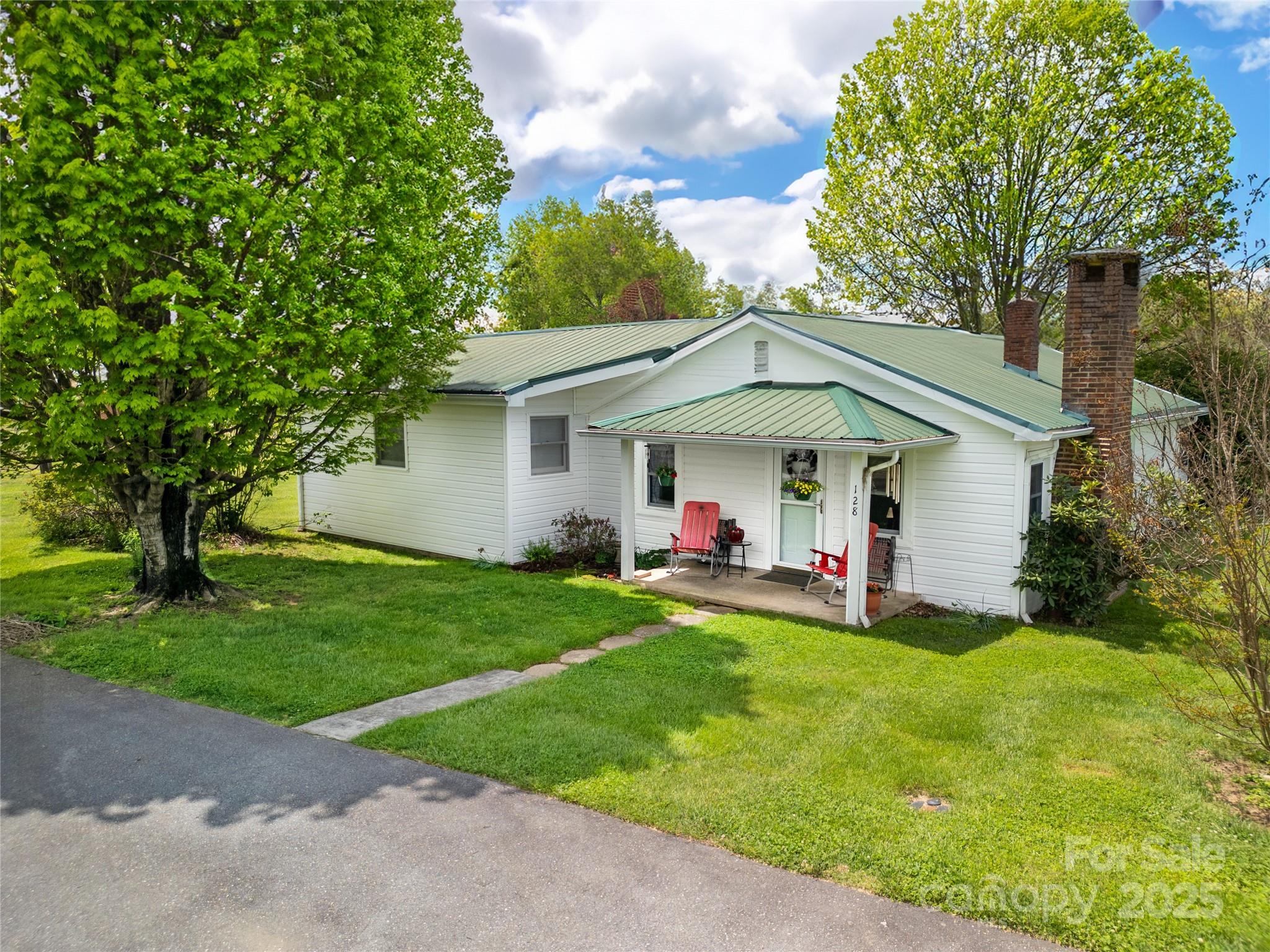128 Summit Avenue — Brevard