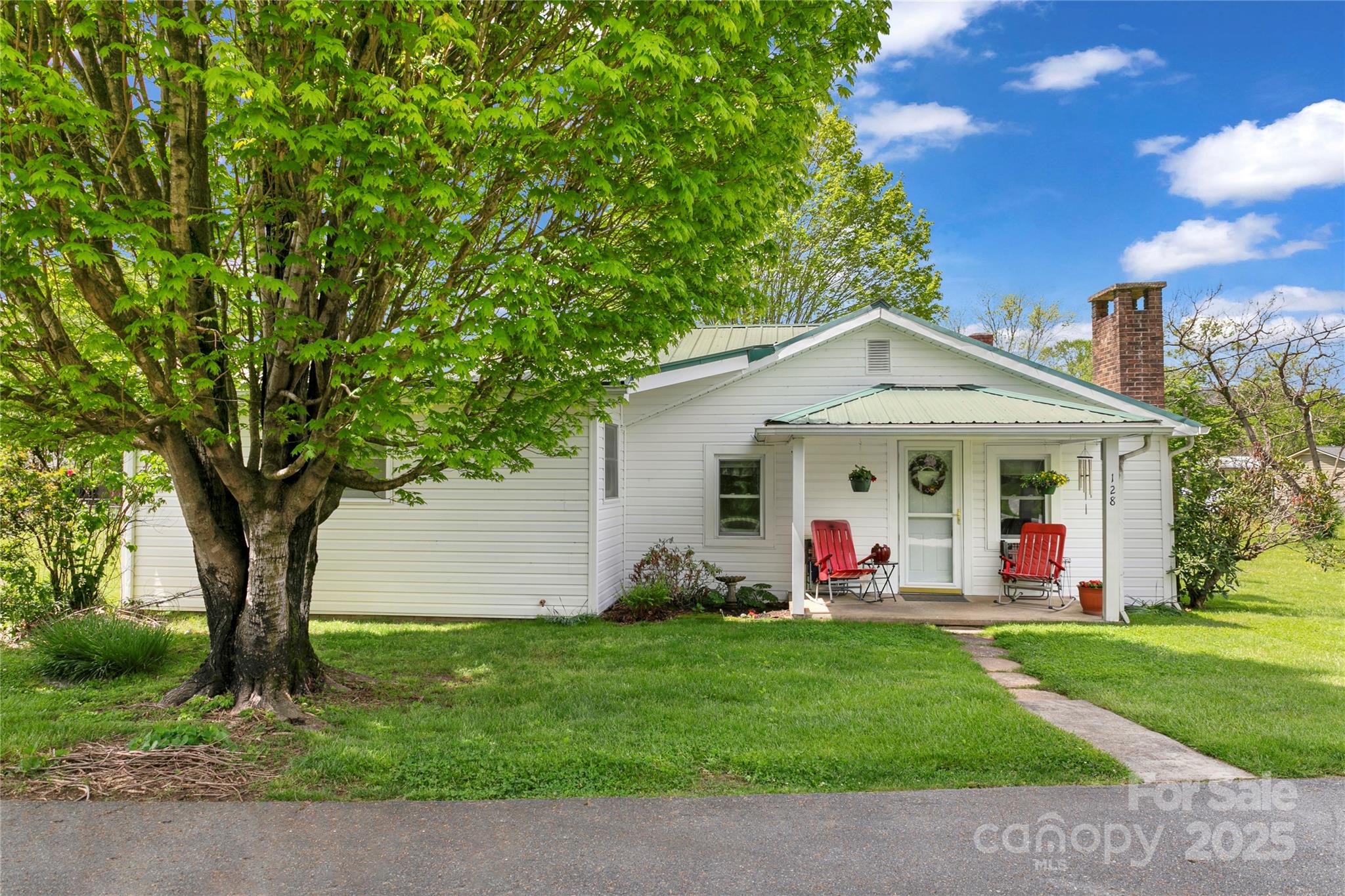 128 Summit Avenue — Brevard