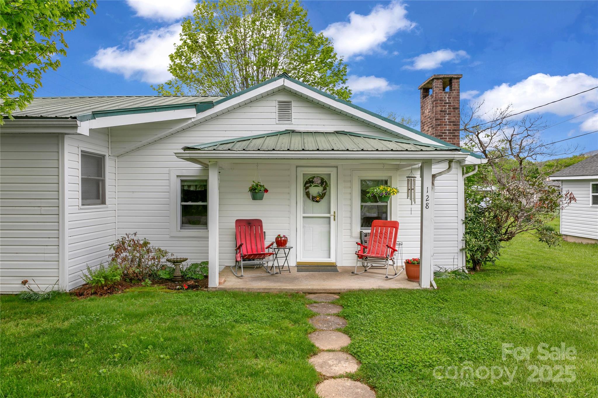 128 Summit Avenue — Brevard