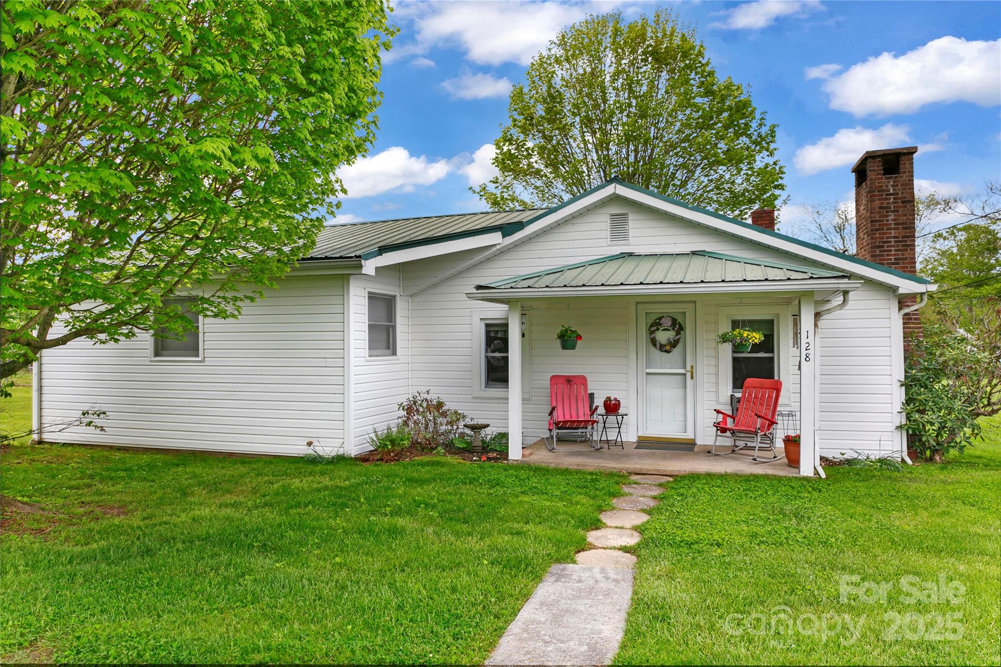 128 Summit Avenue — Brevard