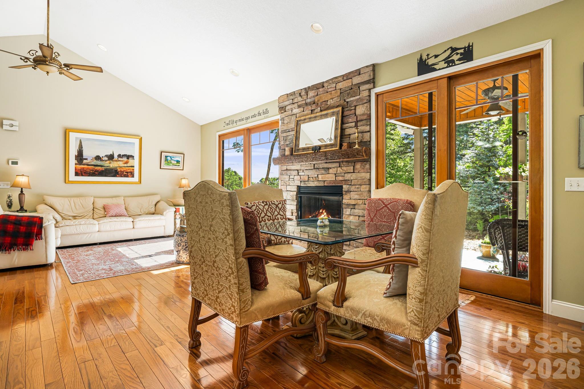411 Alta Circle — Hendersonville