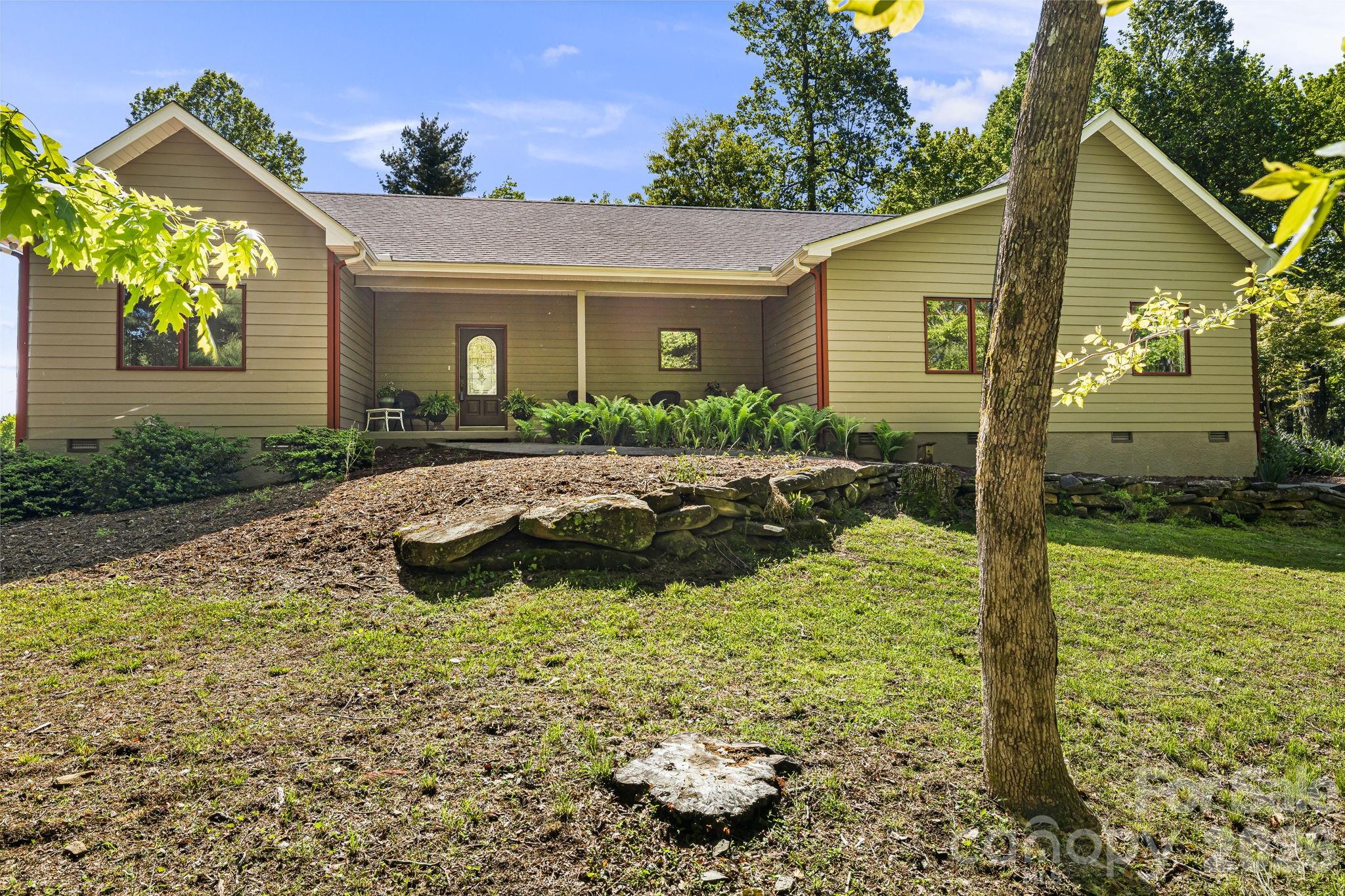 411 Alta Circle — Hendersonville