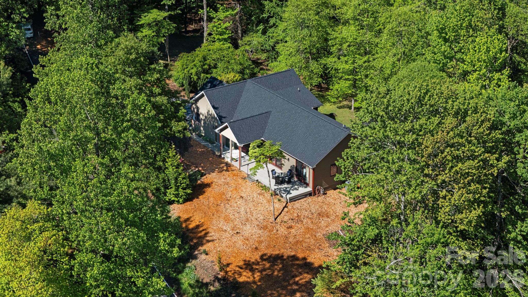 411 Alta Circle — Hendersonville
