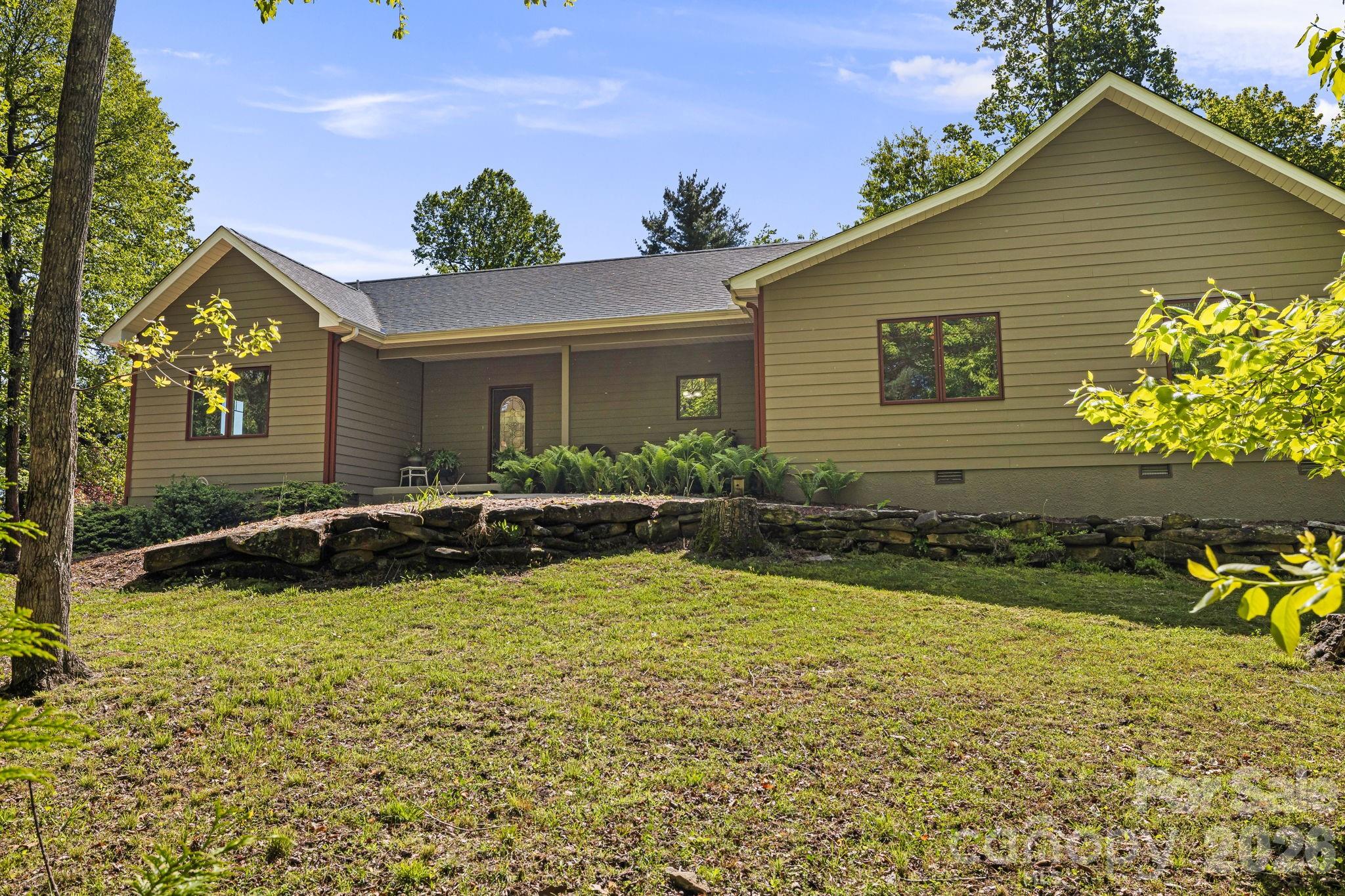 411 Alta Circle — Hendersonville