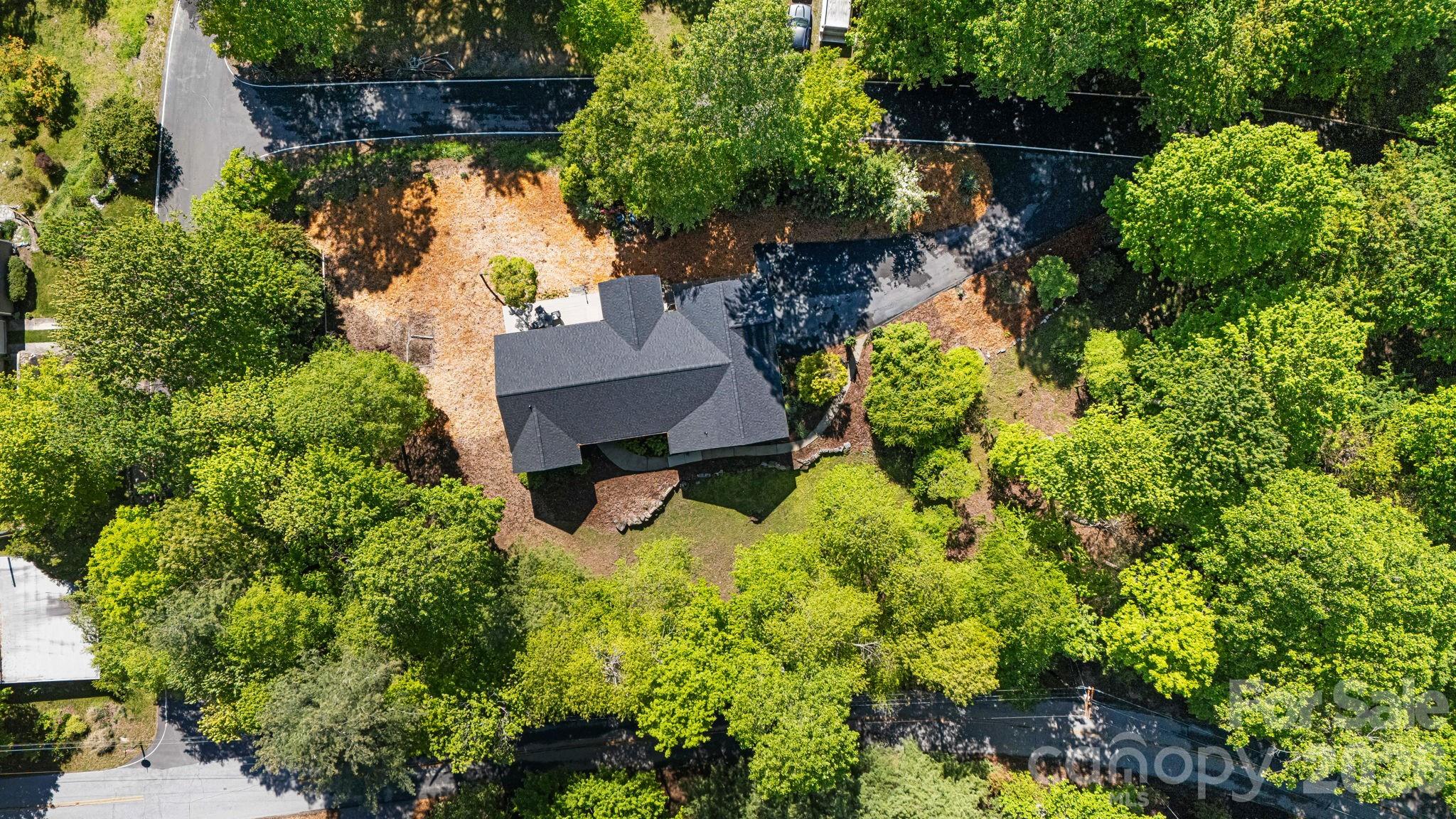 411 Alta Circle — Hendersonville