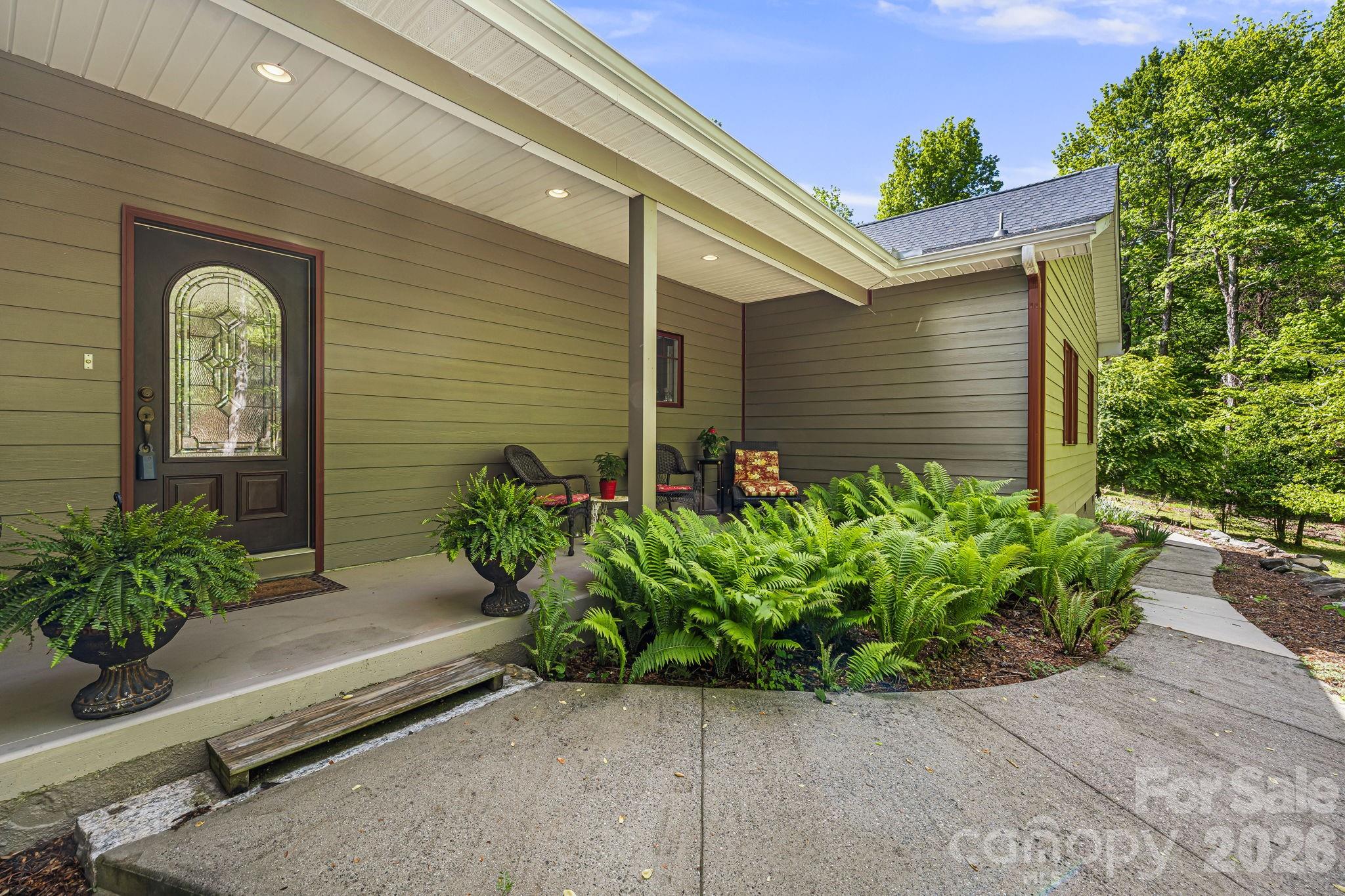411 Alta Circle — Hendersonville