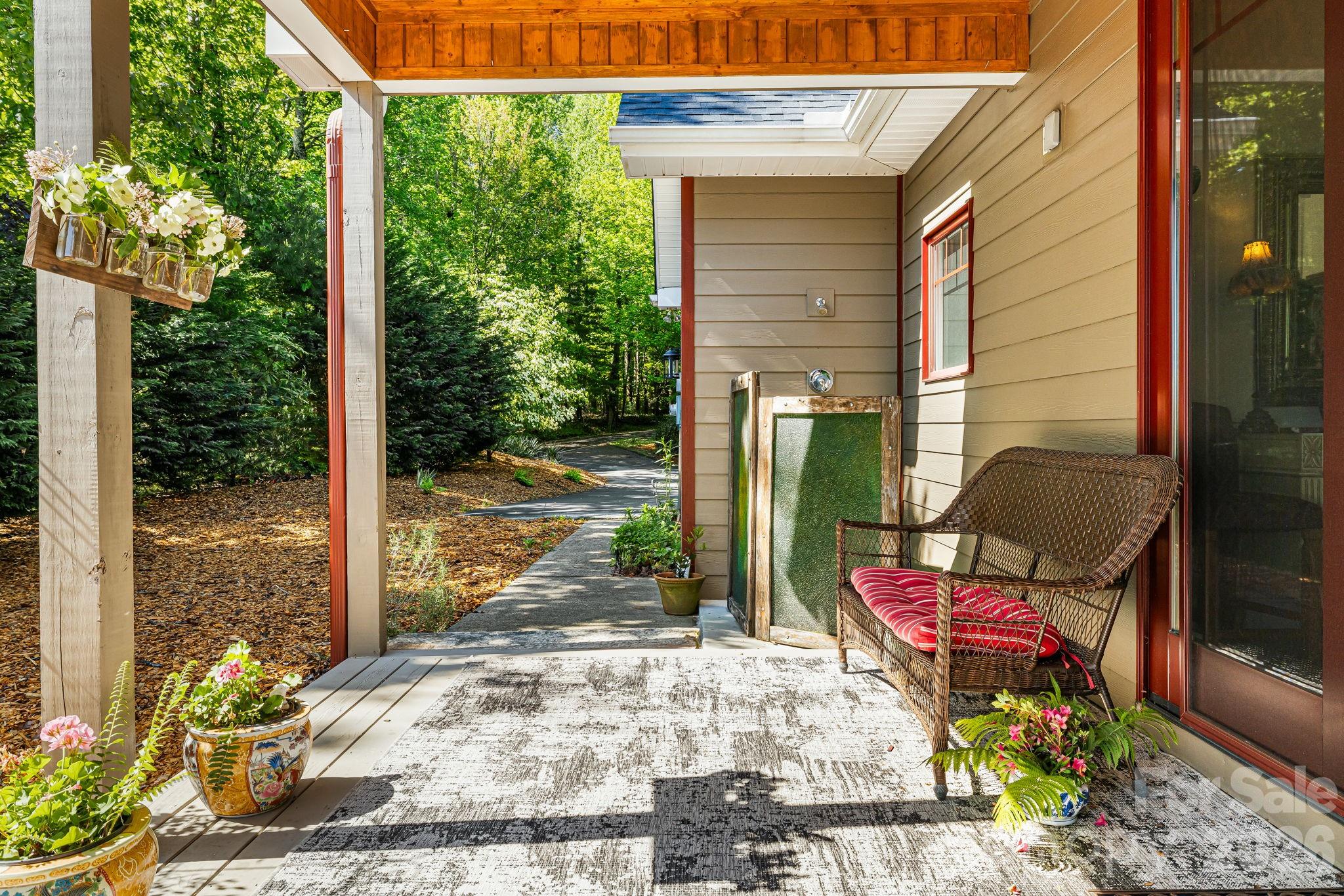 411 Alta Circle — Hendersonville