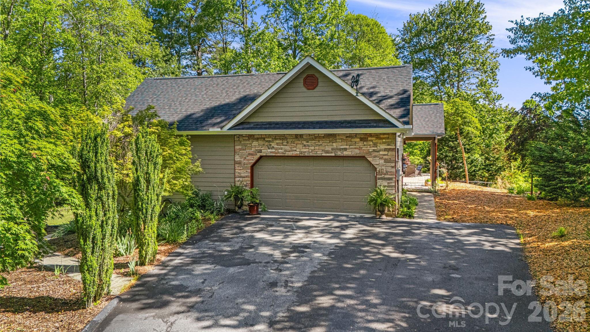 411 Alta Circle — Hendersonville