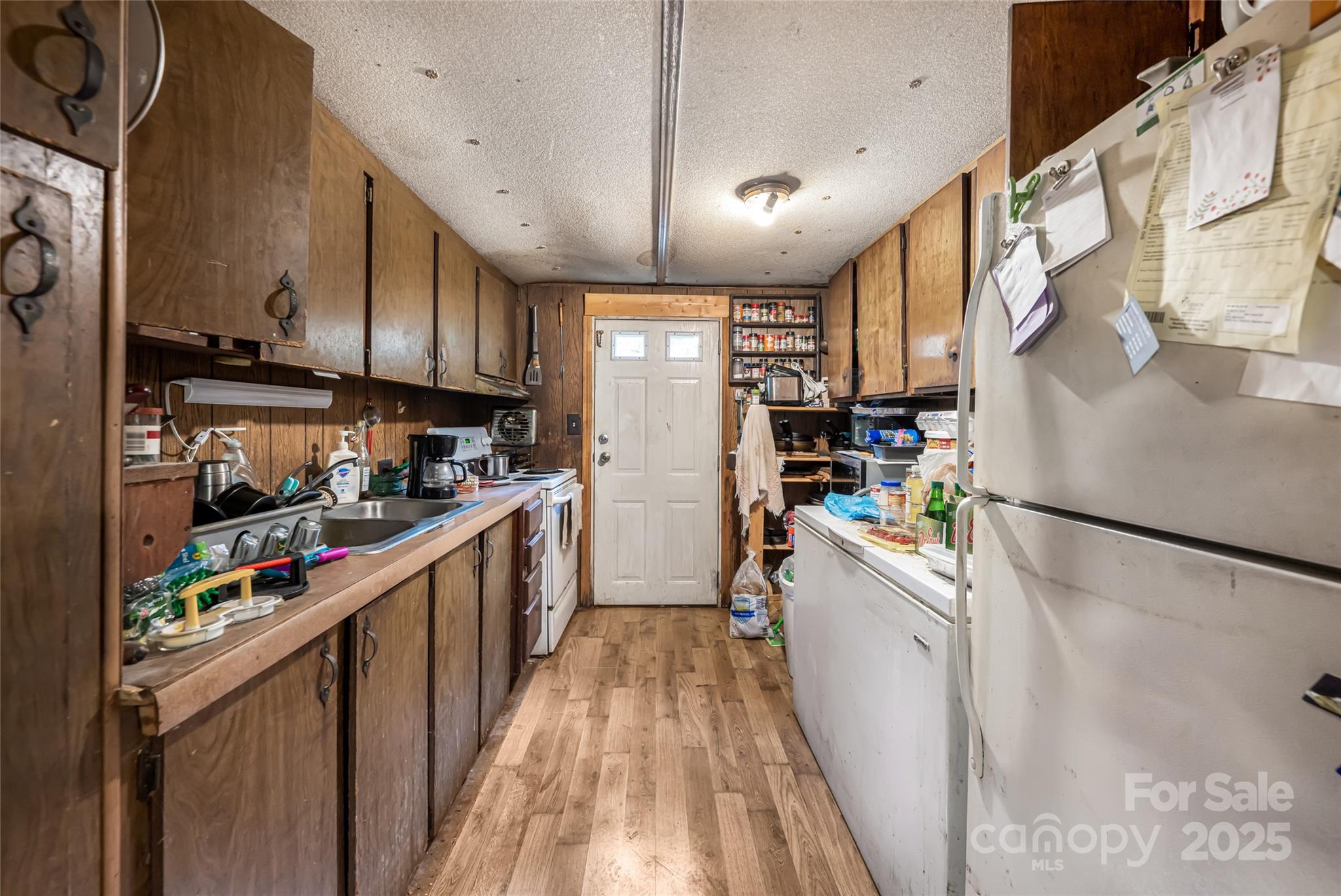 25 Coal Creek Lane — Weaverville