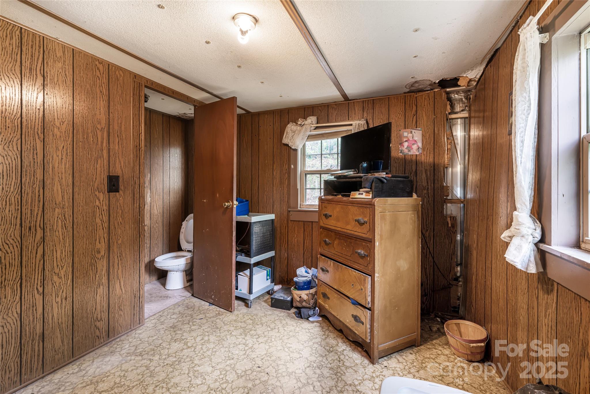25 Coal Creek Lane — Weaverville