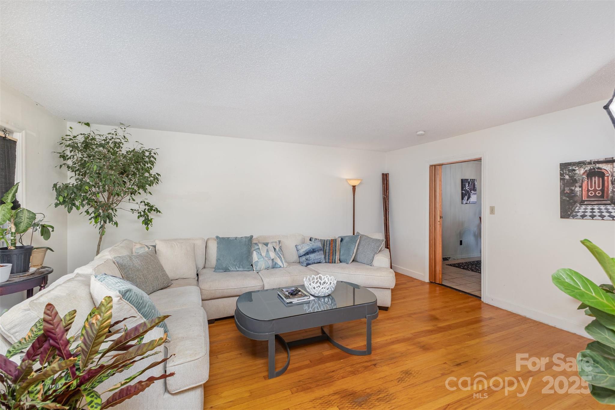 910 E Center Avenue — Mooresville