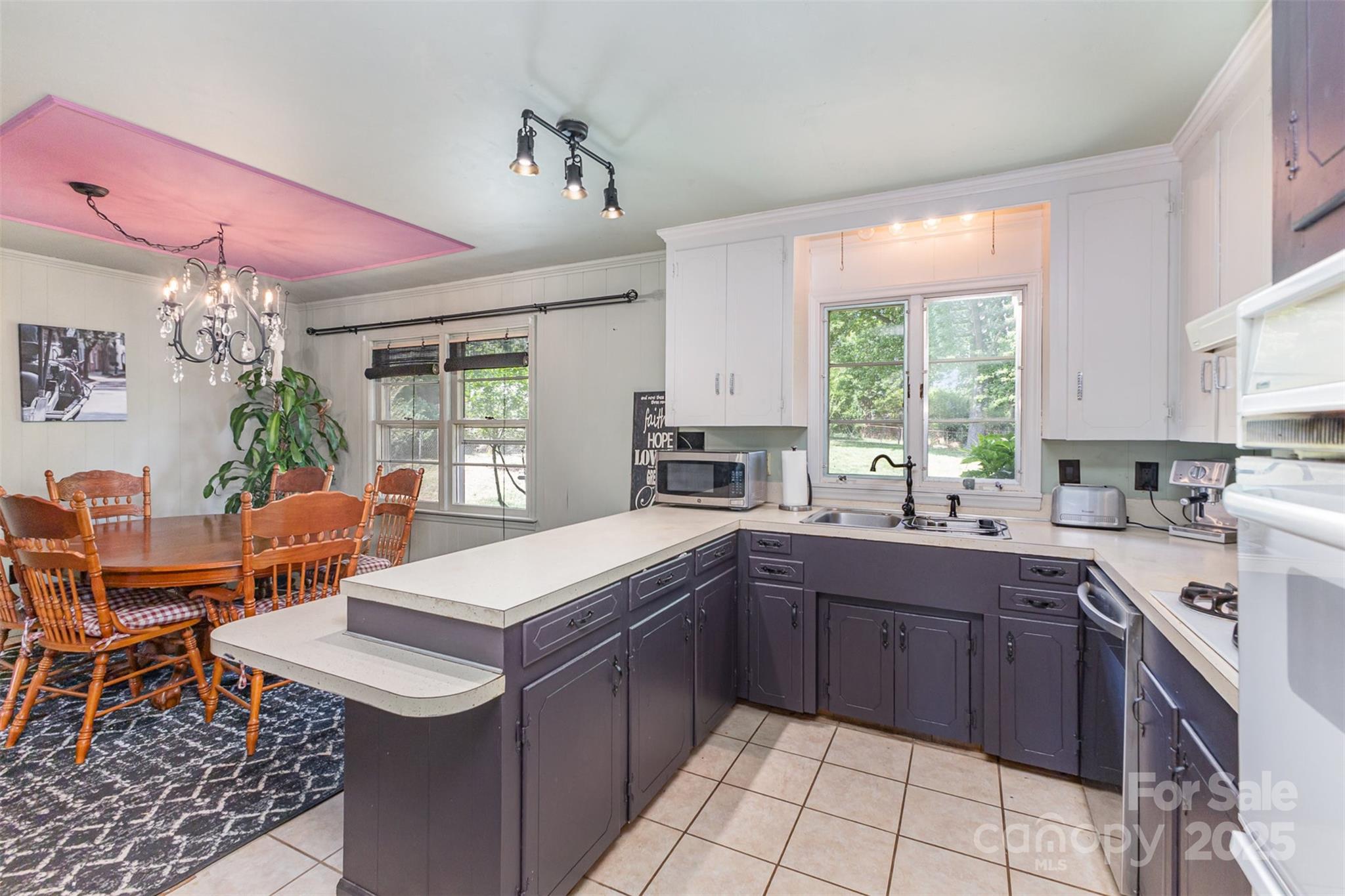 910 E Center Avenue — Mooresville