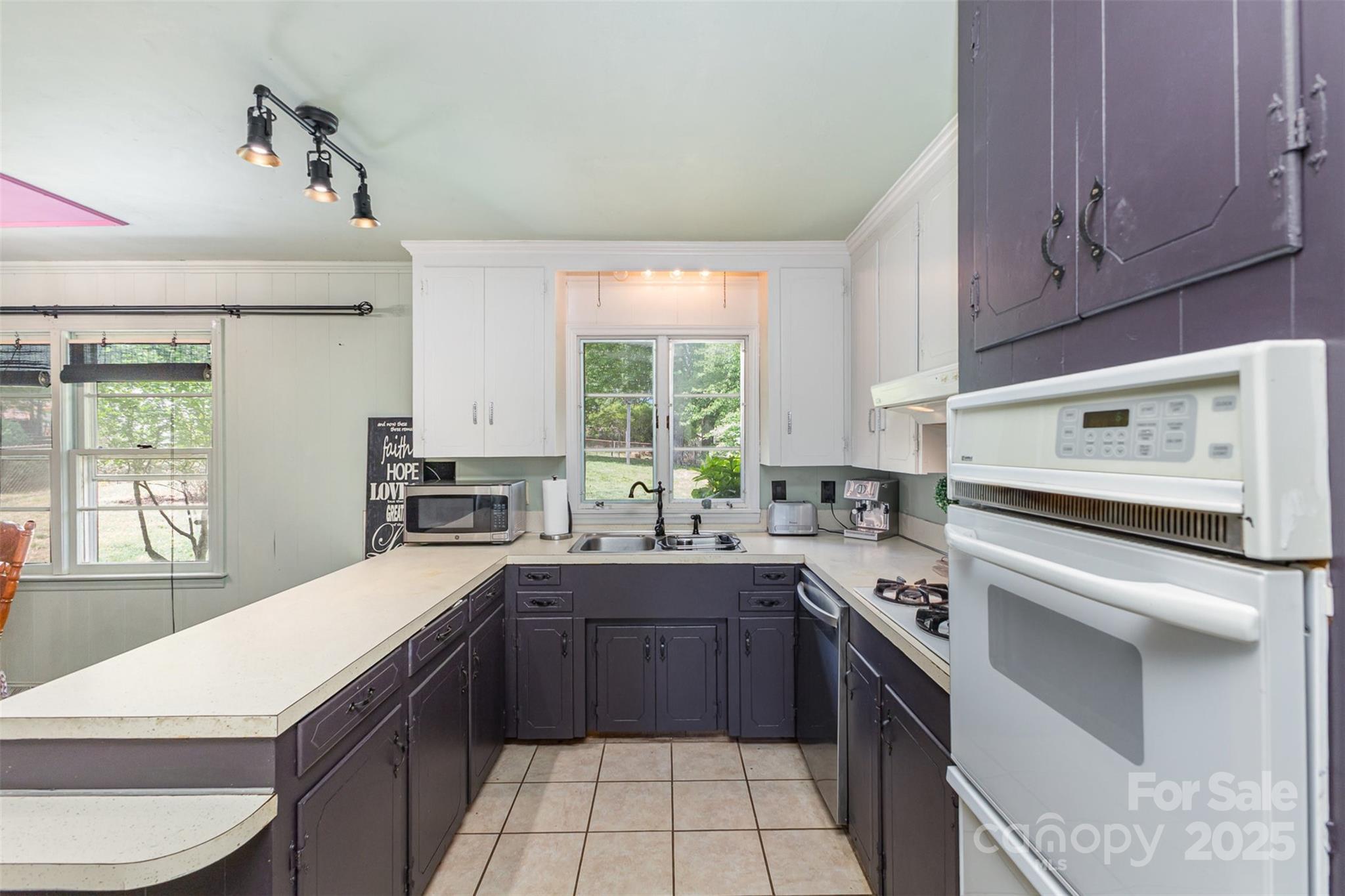 910 E Center Avenue — Mooresville