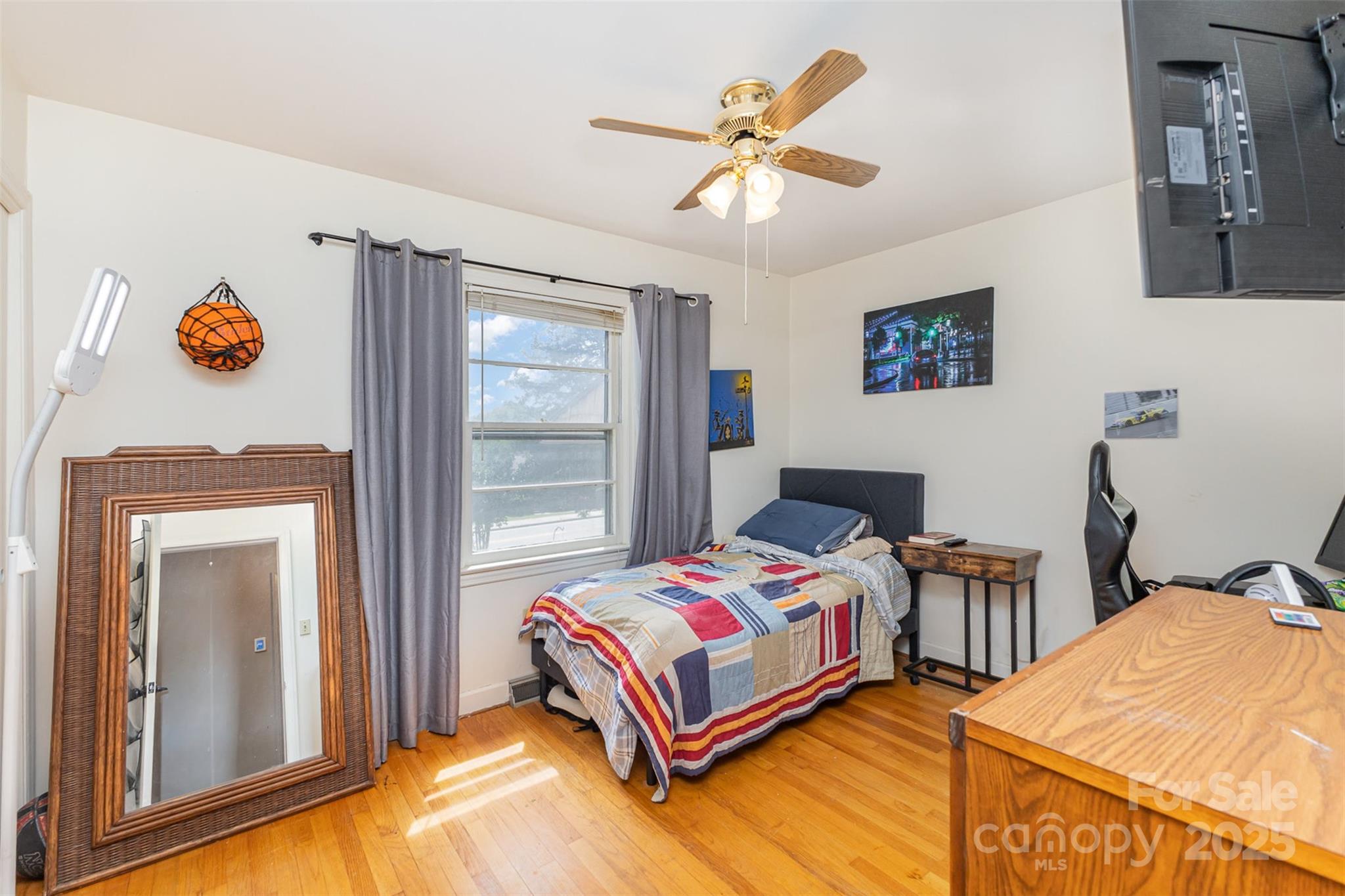 910 E Center Avenue — Mooresville