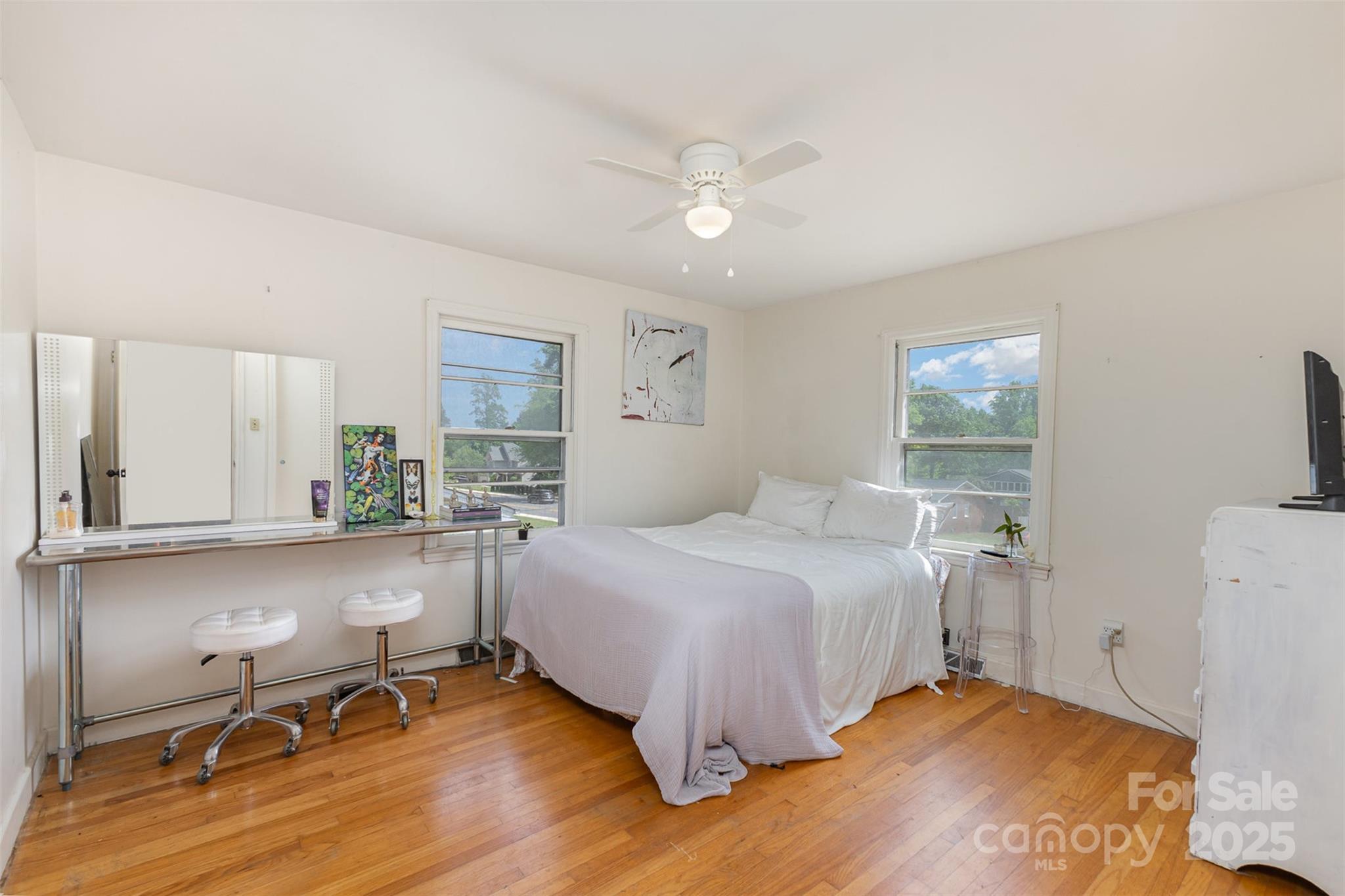 910 E Center Avenue — Mooresville