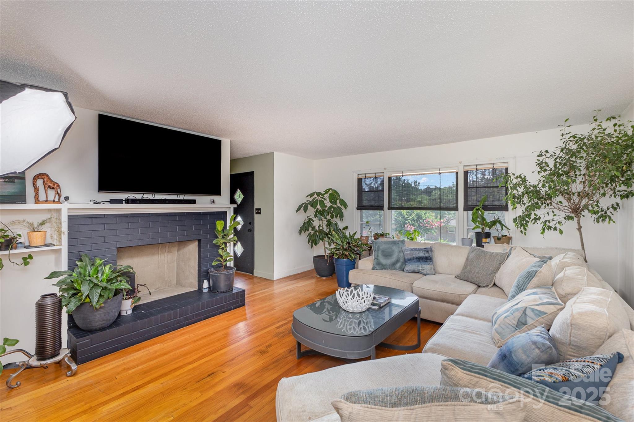 910 E Center Avenue — Mooresville