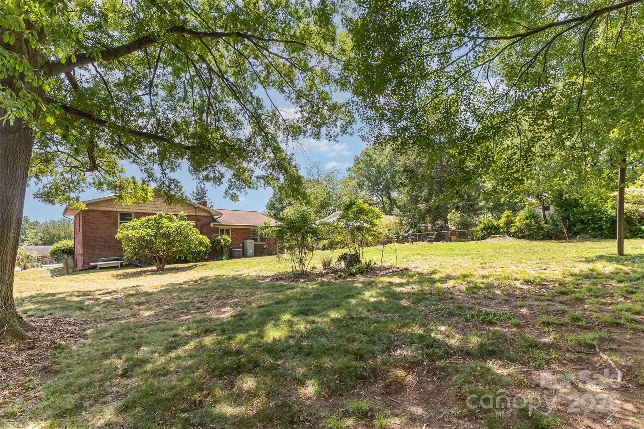 910 E Center Avenue — Mooresville