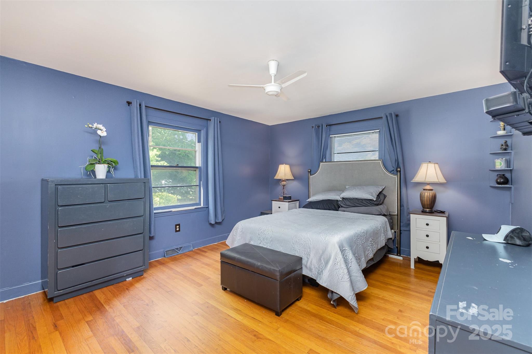 910 E Center Avenue — Mooresville