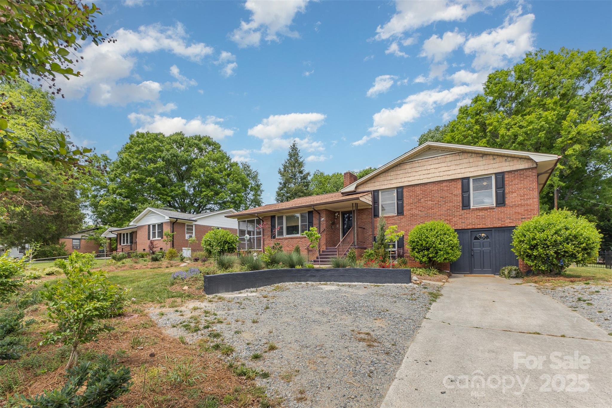 910 E Center Avenue — Mooresville