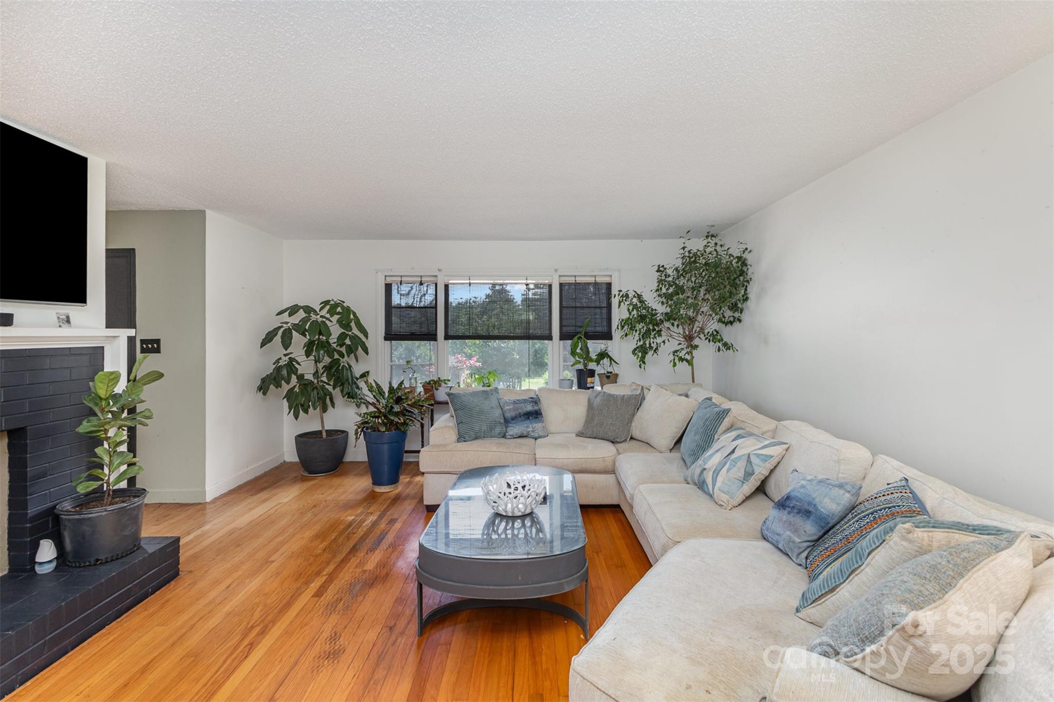 910 E Center Avenue — Mooresville