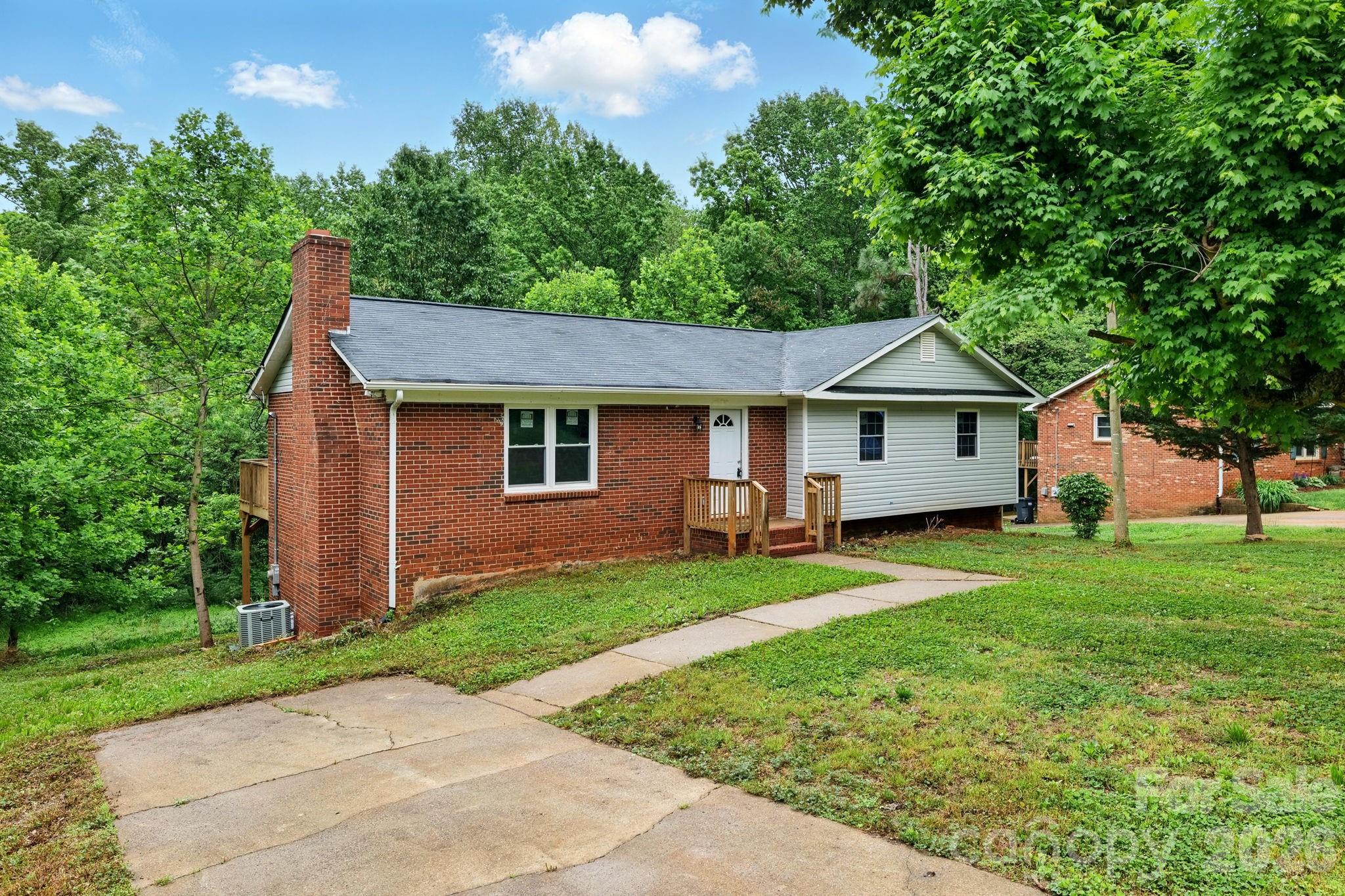 131 Little Forest Lane — Statesville