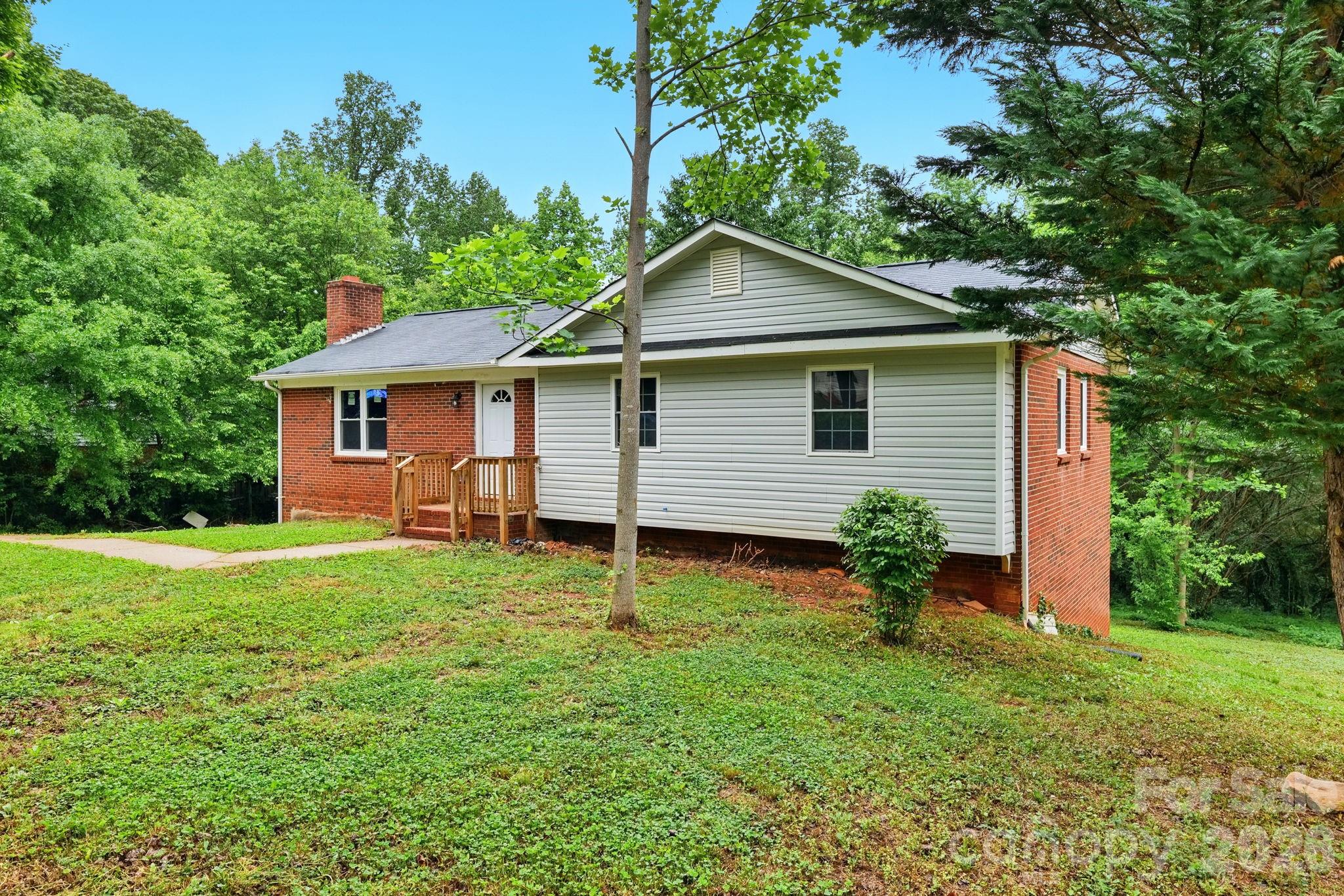 131 Little Forest Lane — Statesville