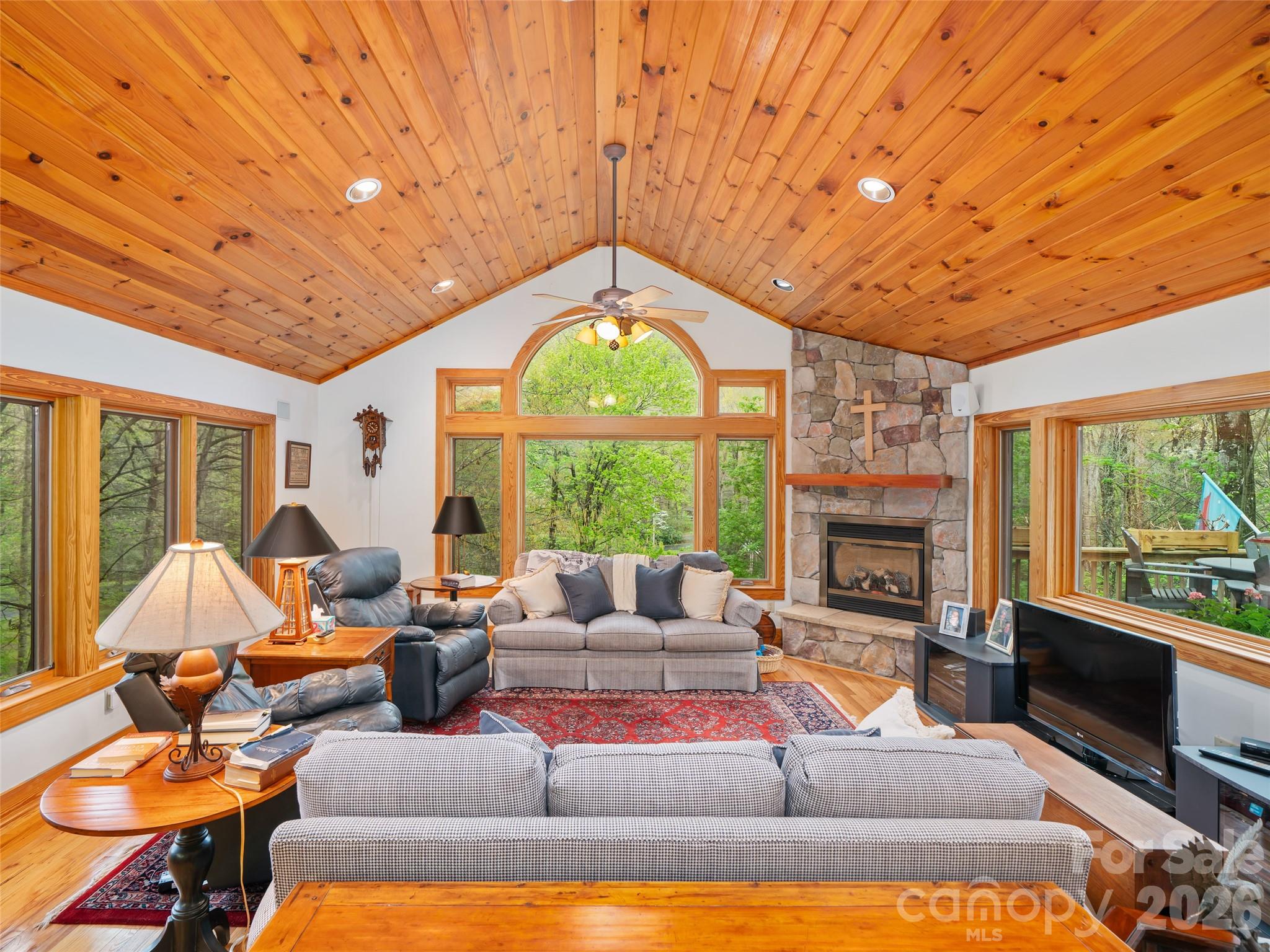 86 Laurel Drive — Burnsville