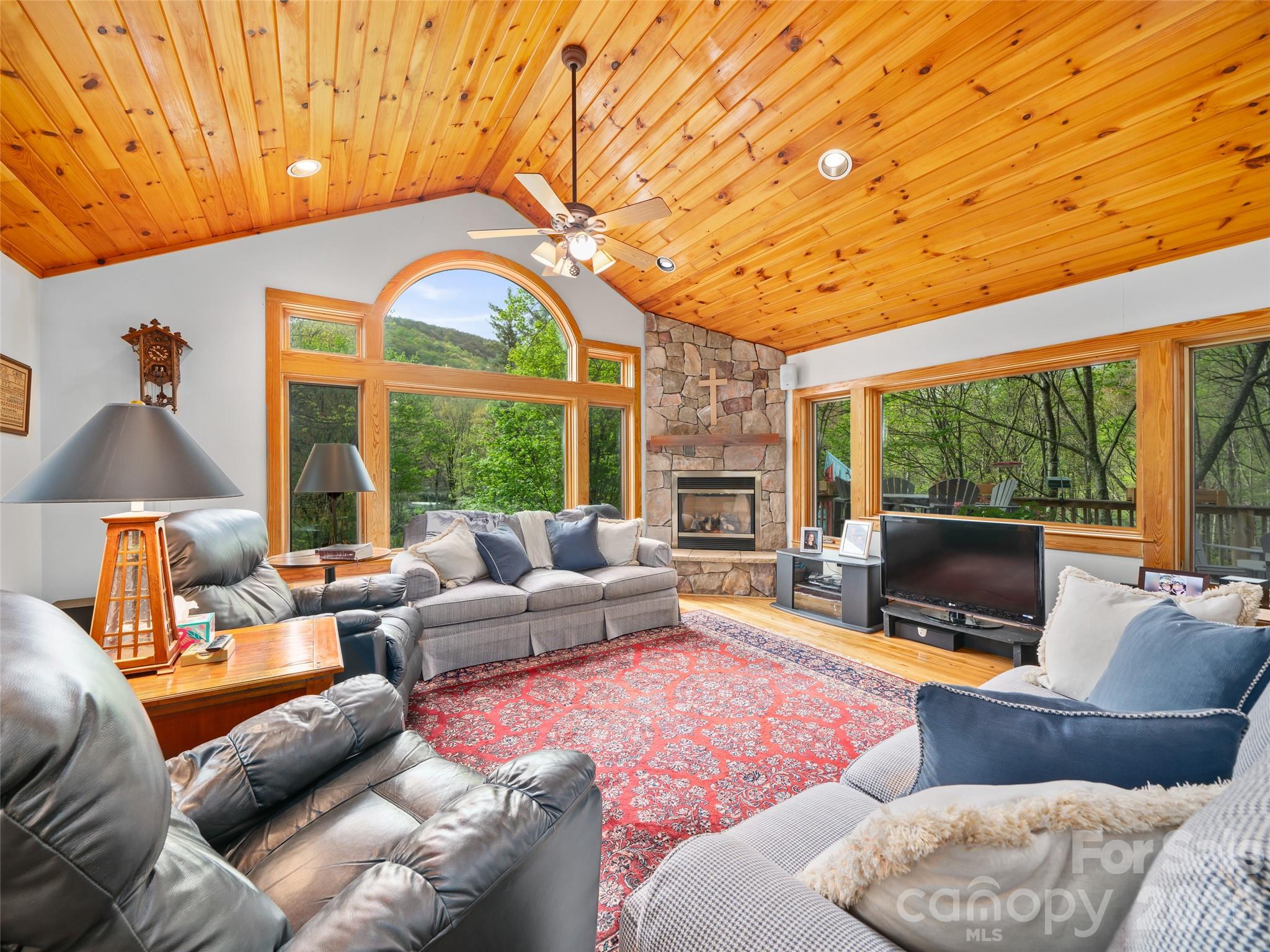 86 Laurel Drive — Burnsville