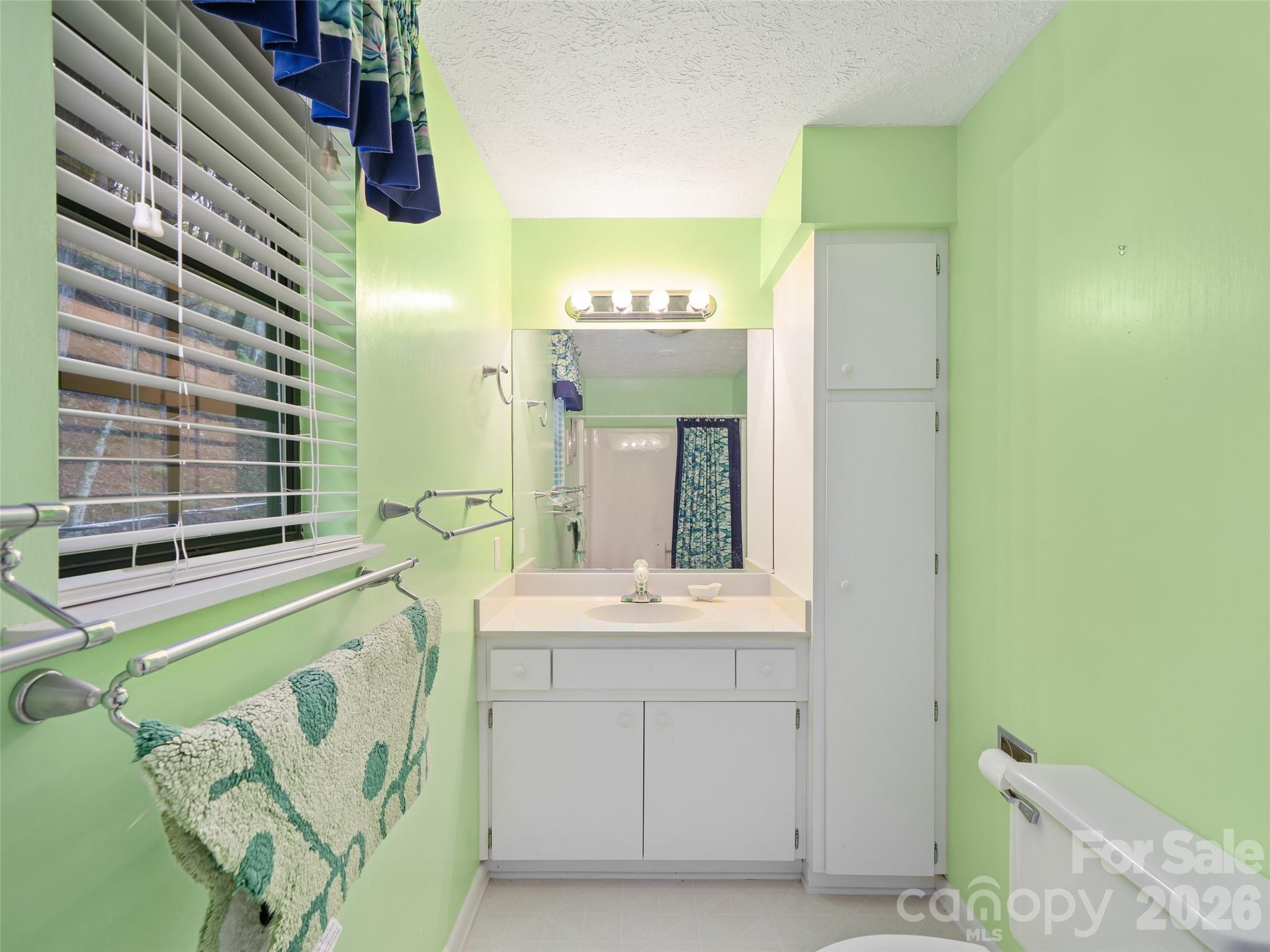 86 Laurel Drive — Burnsville