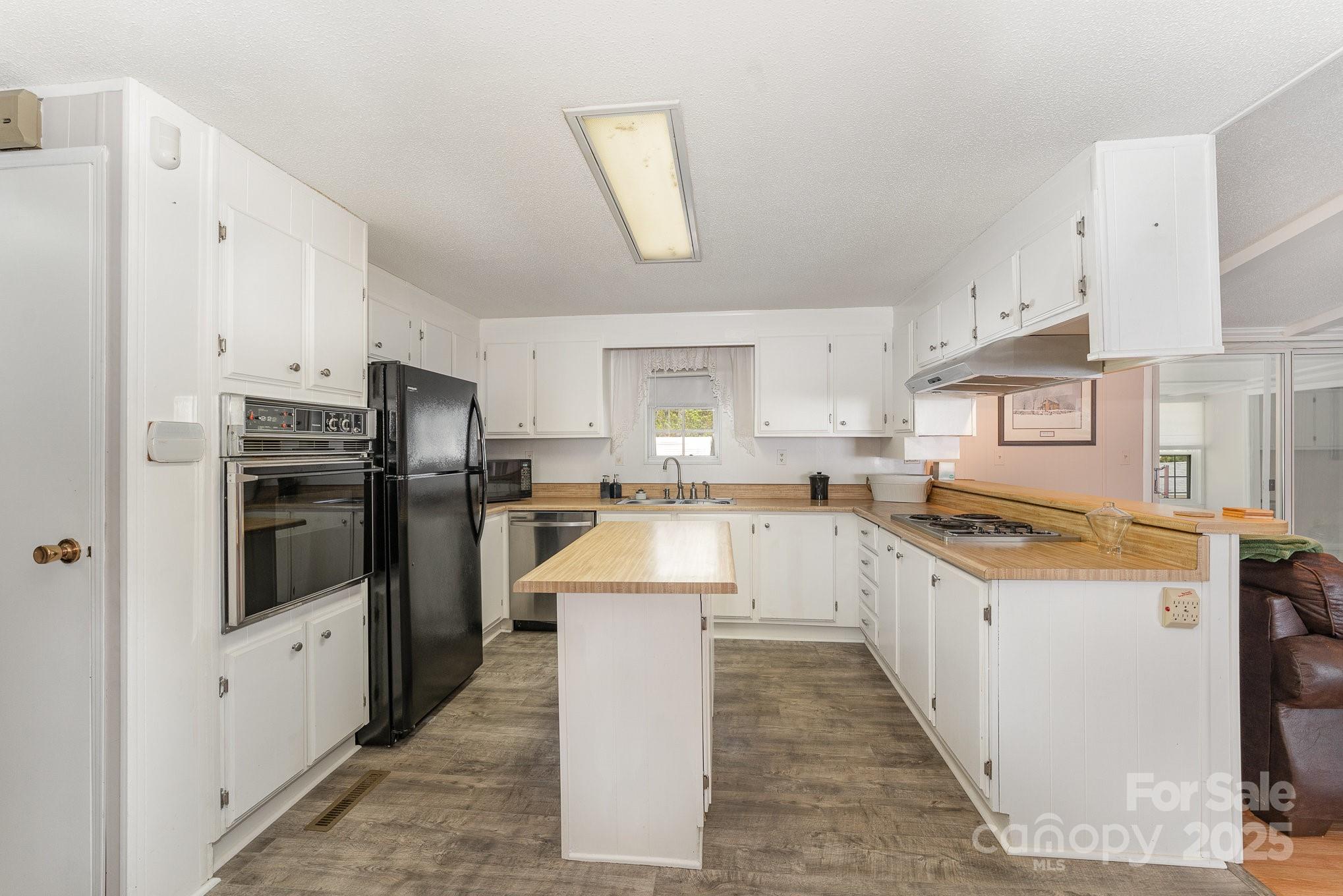 5013 Friendship Circle Road — East Bend