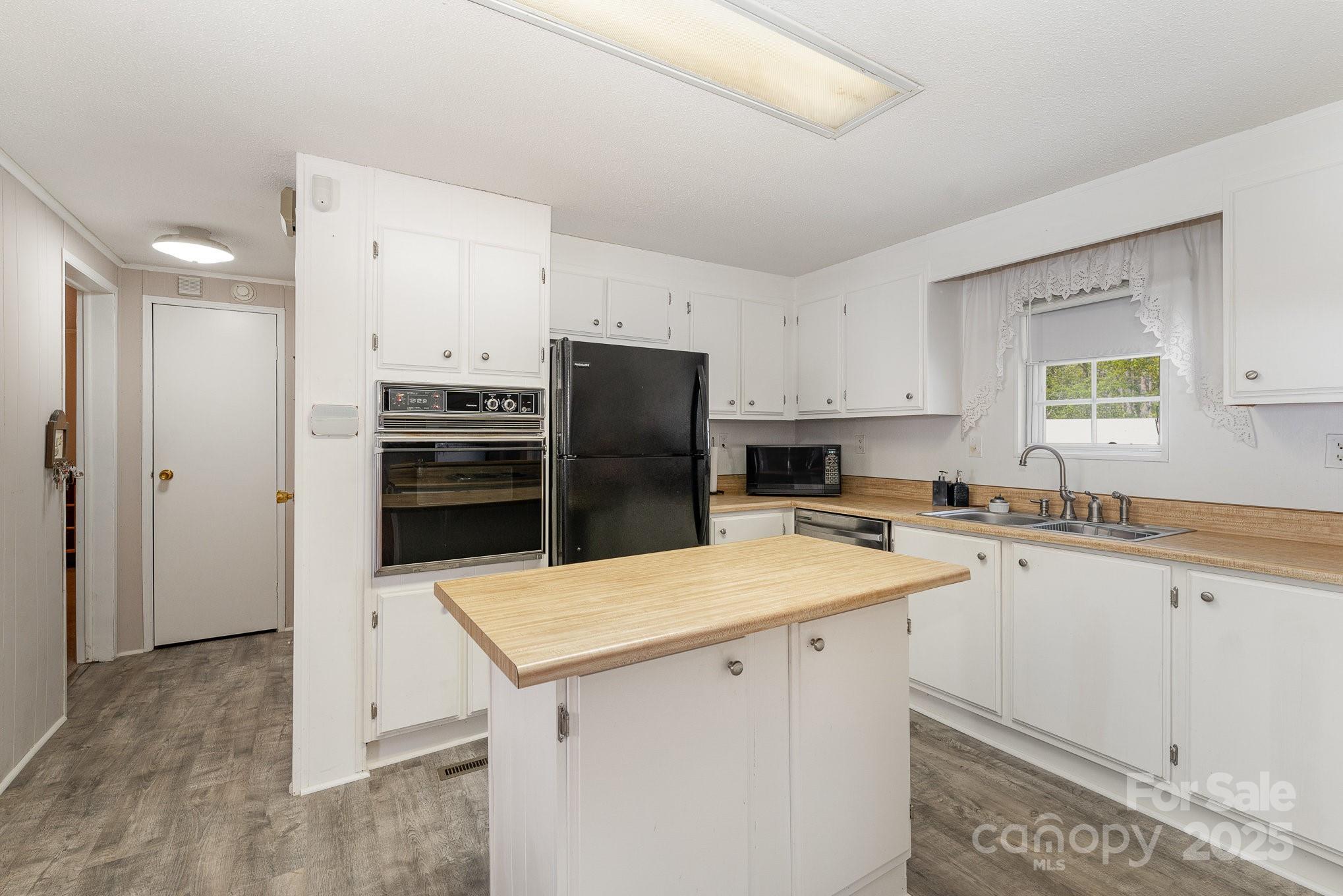 5013 Friendship Circle Road — East Bend