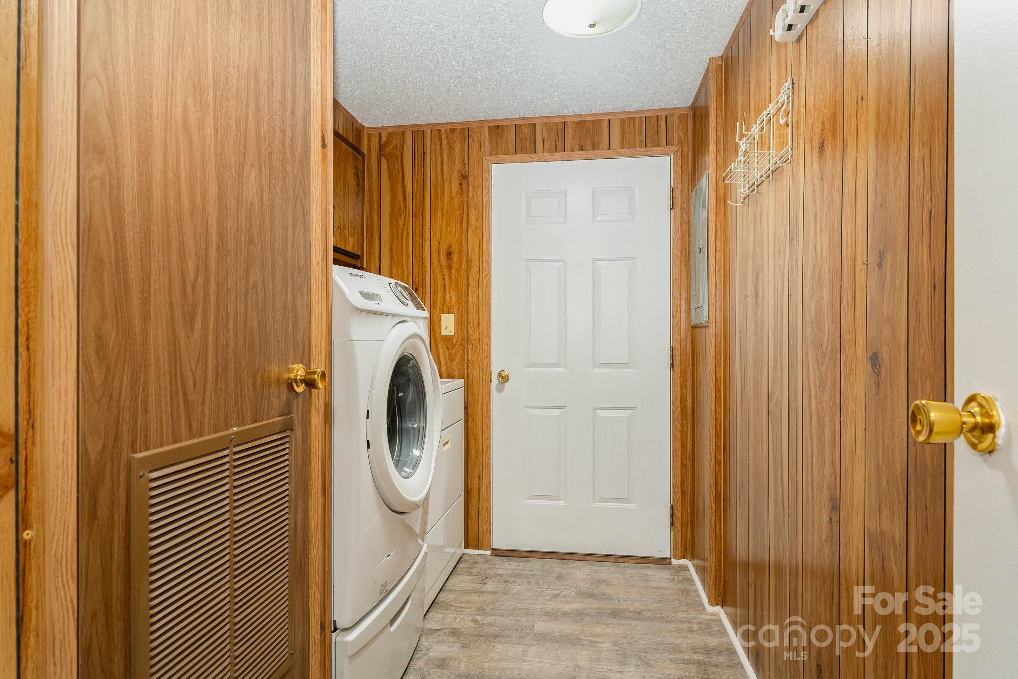 5013 Friendship Circle Road — East Bend