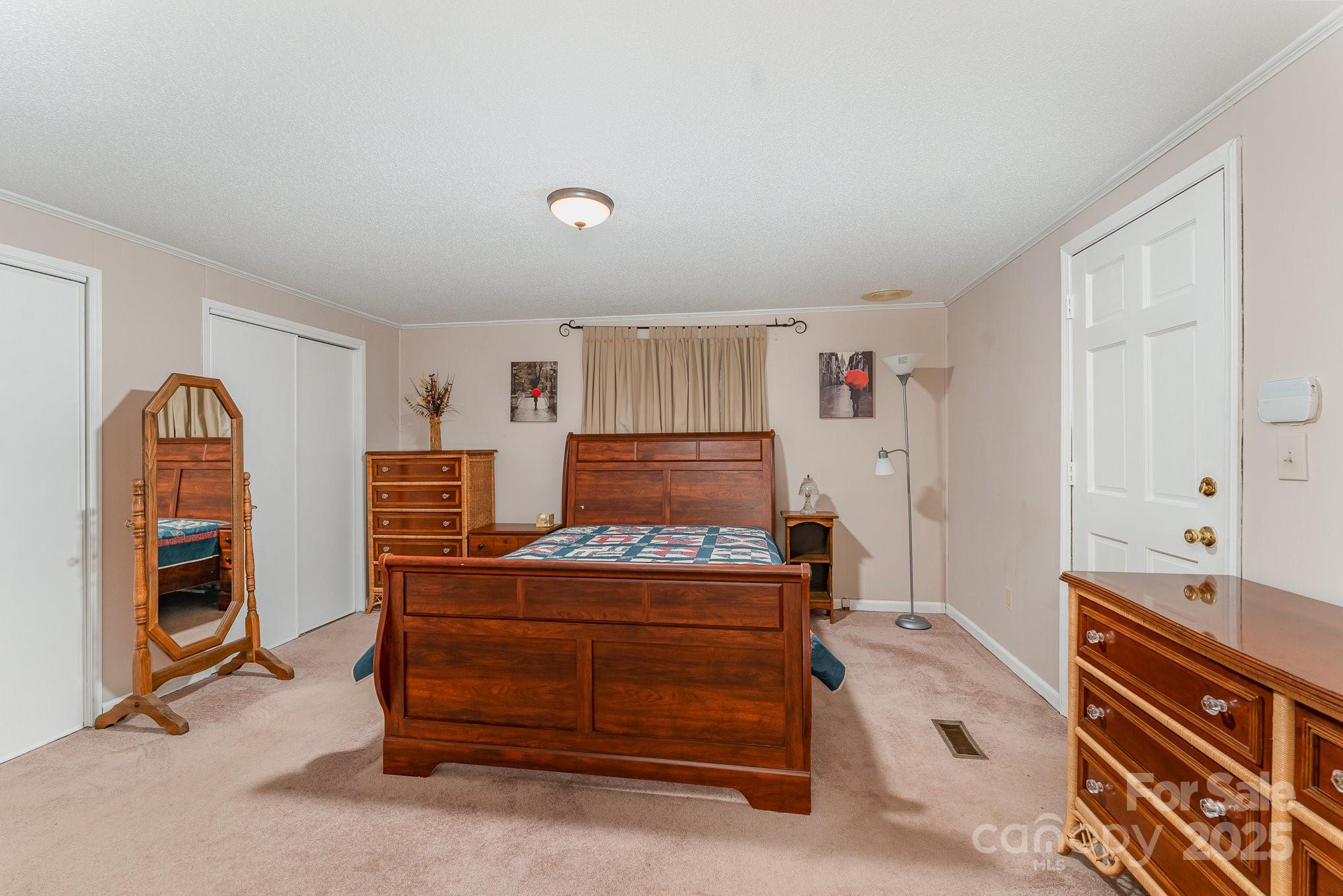 5013 Friendship Circle Road — East Bend