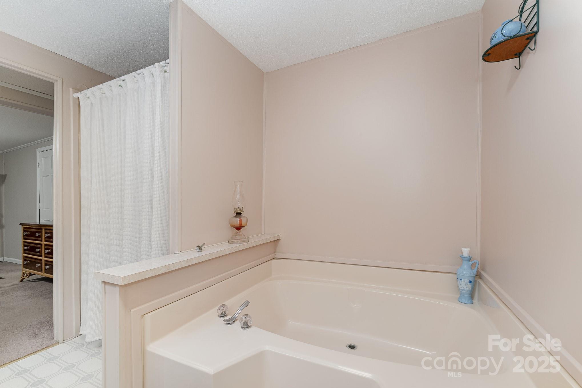 5013 Friendship Circle Road — East Bend