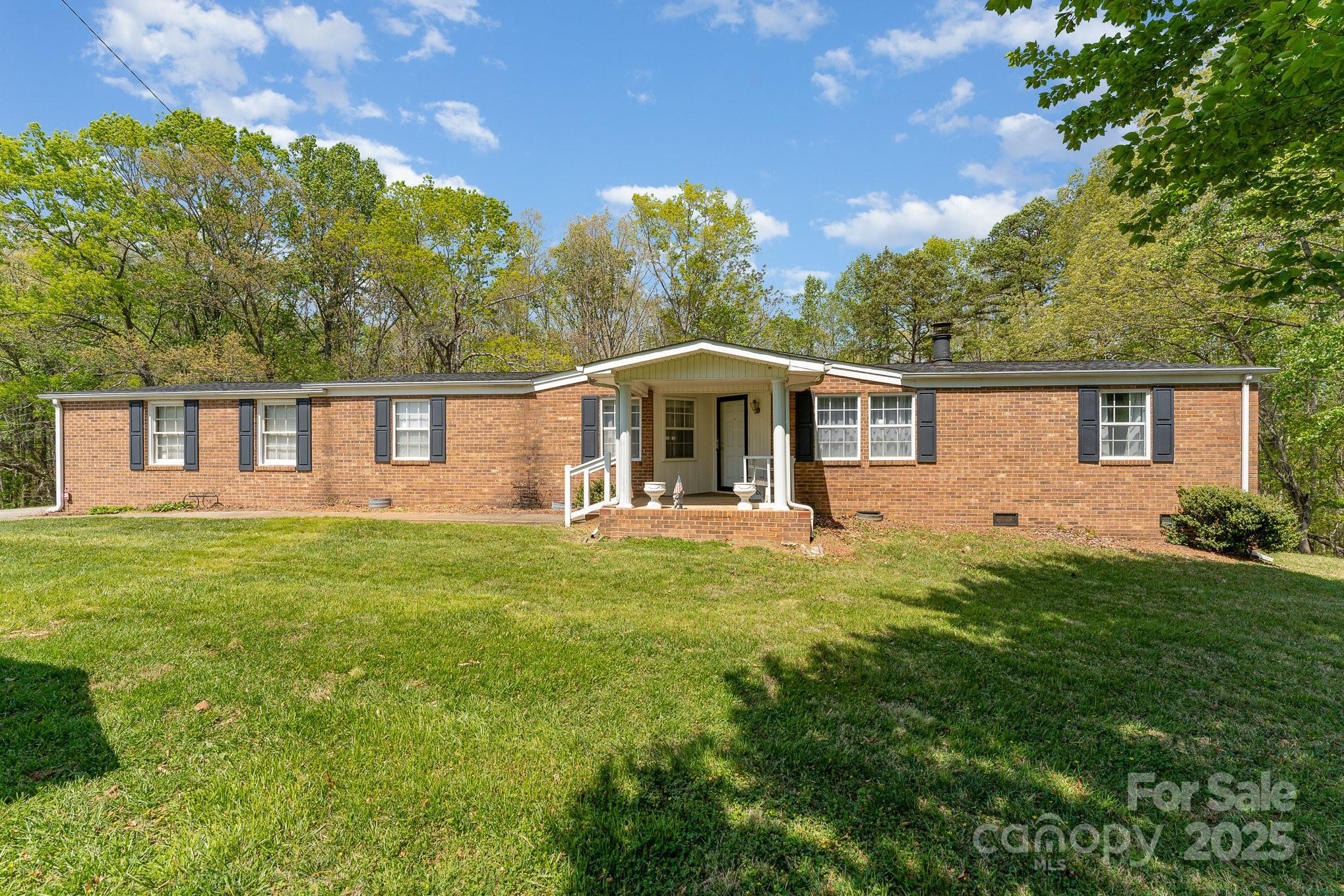5013 Friendship Circle Road — East Bend