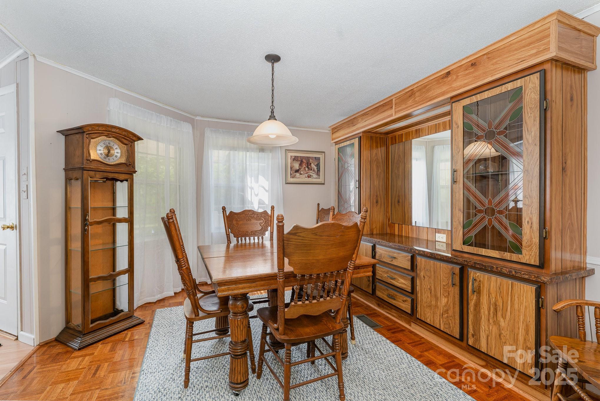 5013 Friendship Circle Road — East Bend